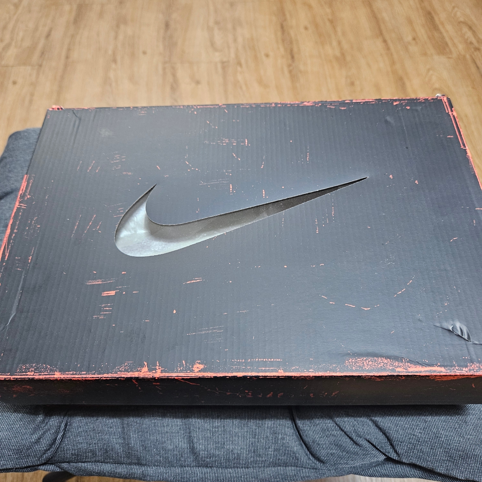 Nike Air Max 1 '86 Dark Obsidian and University Red 착용 스타일 - 1