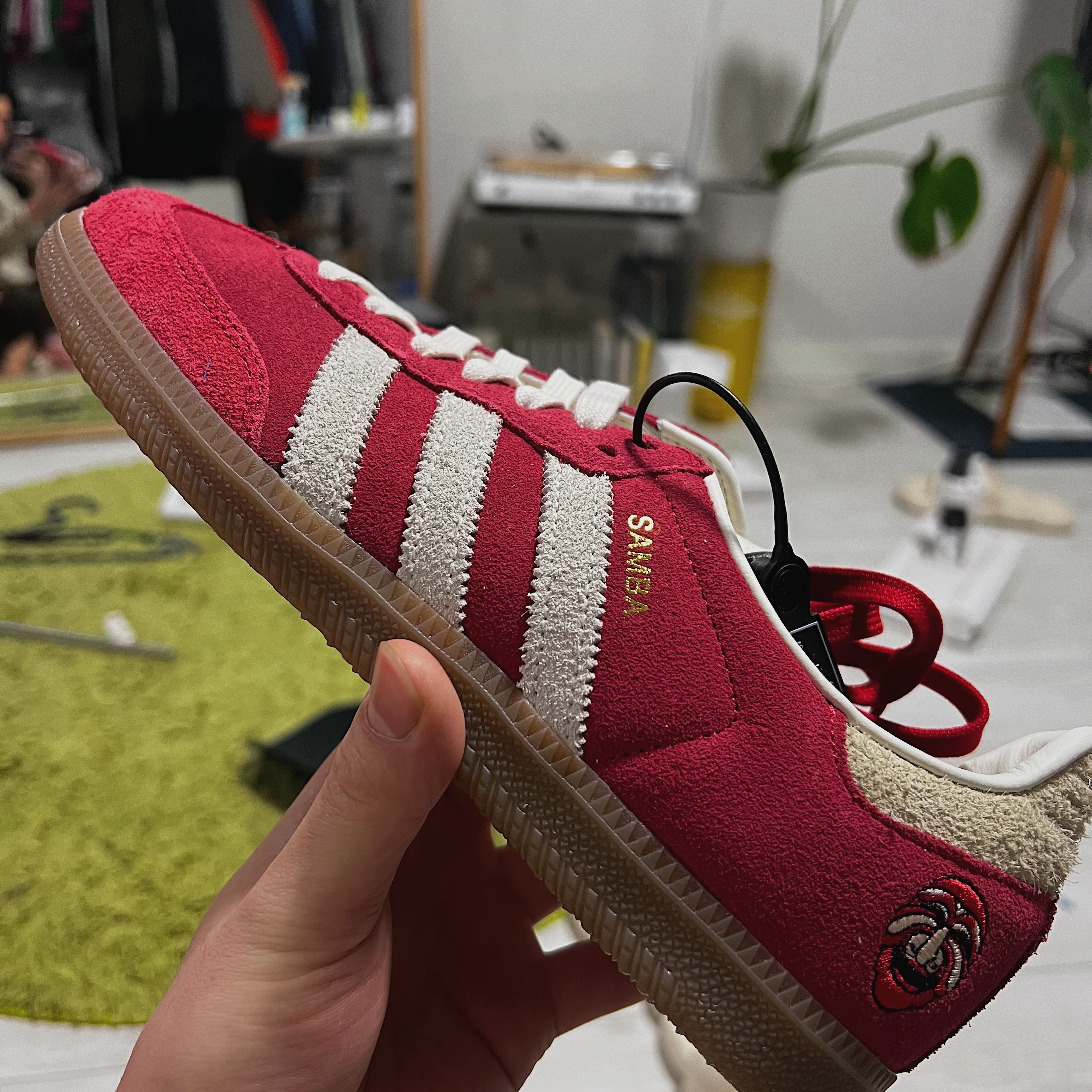 Adidas Samba OG Tal Better Scarlet Off White 착용 스타일