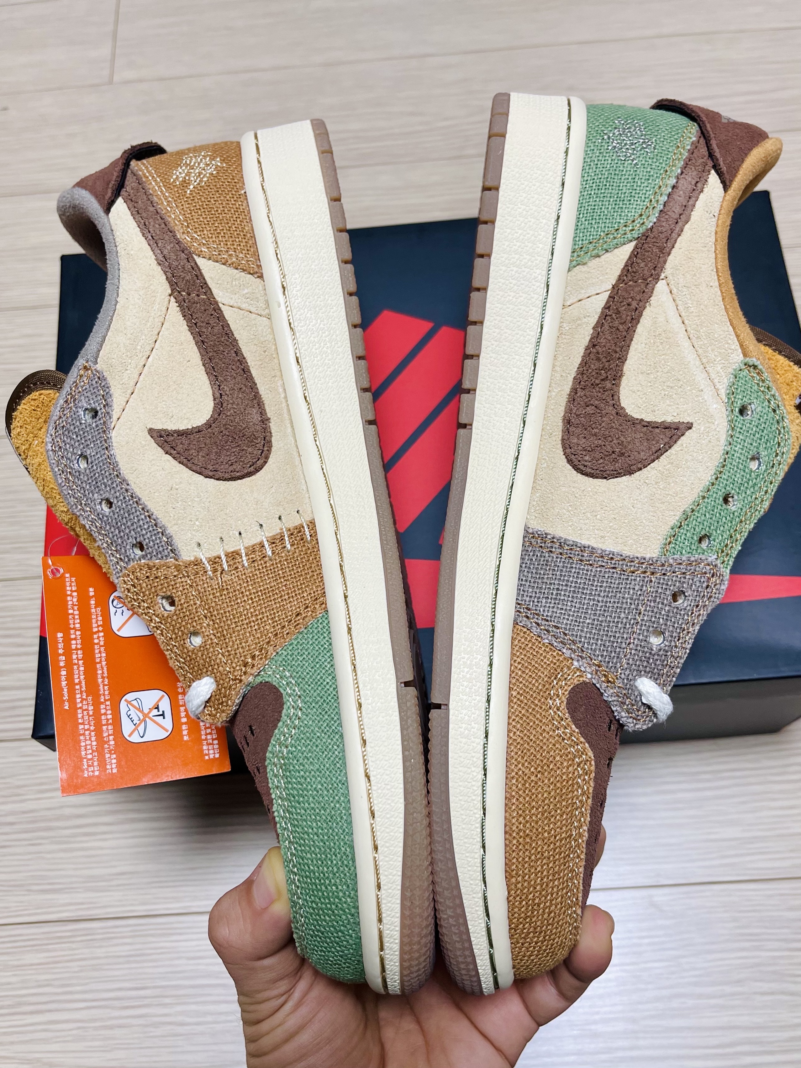 Jordan 1 x Zion Williamson Retro Low OG Flax and Oil Green 착용 스타일 - 3