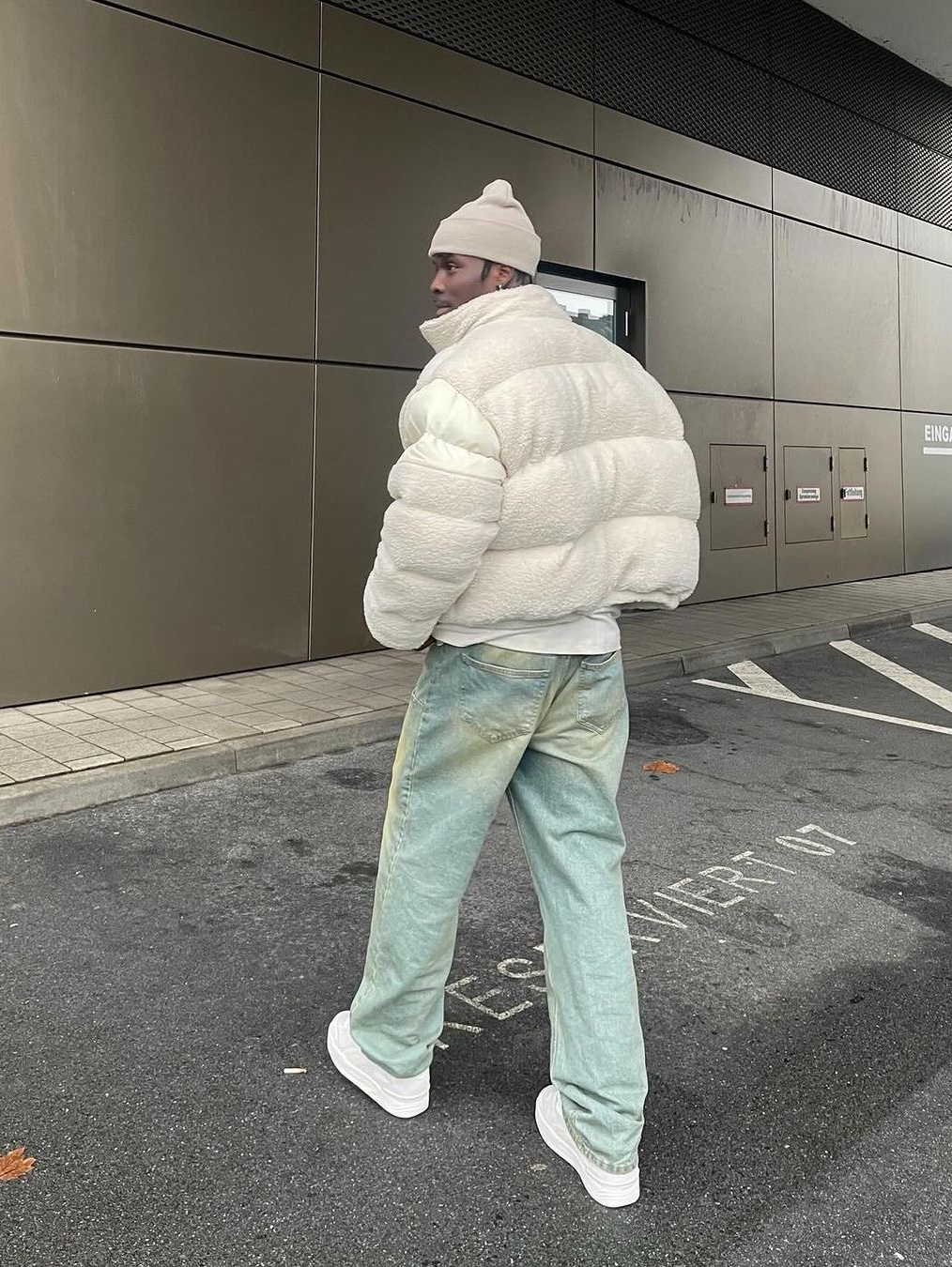 The North Face White Label Riverton On Ball Jacket Cream, [KREAM 단독] Safarispot Basic Safari Down Jacket White 착용 스타일 - 2