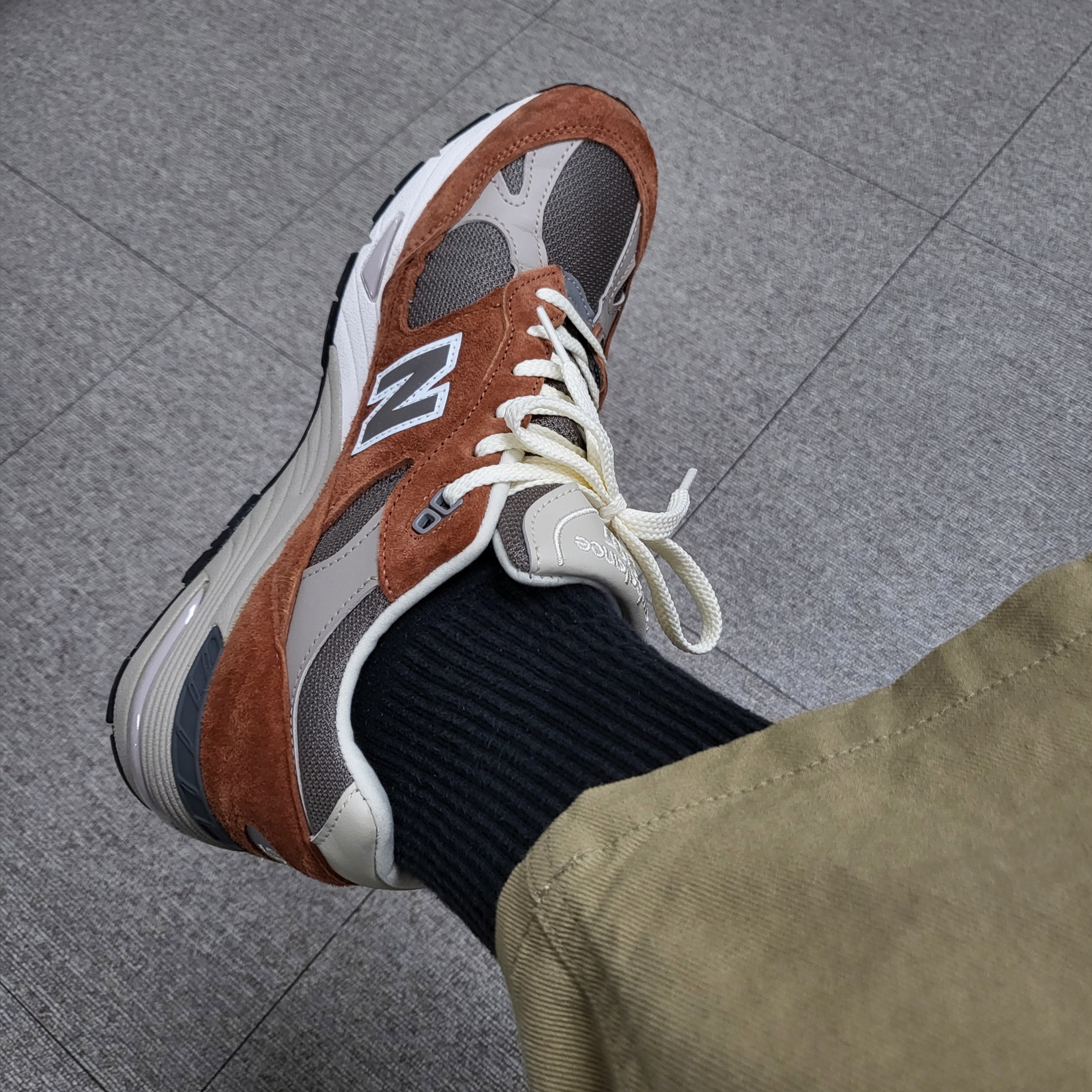 New Balance 991 Made in UK Sequoia Falcon 착용 스타일