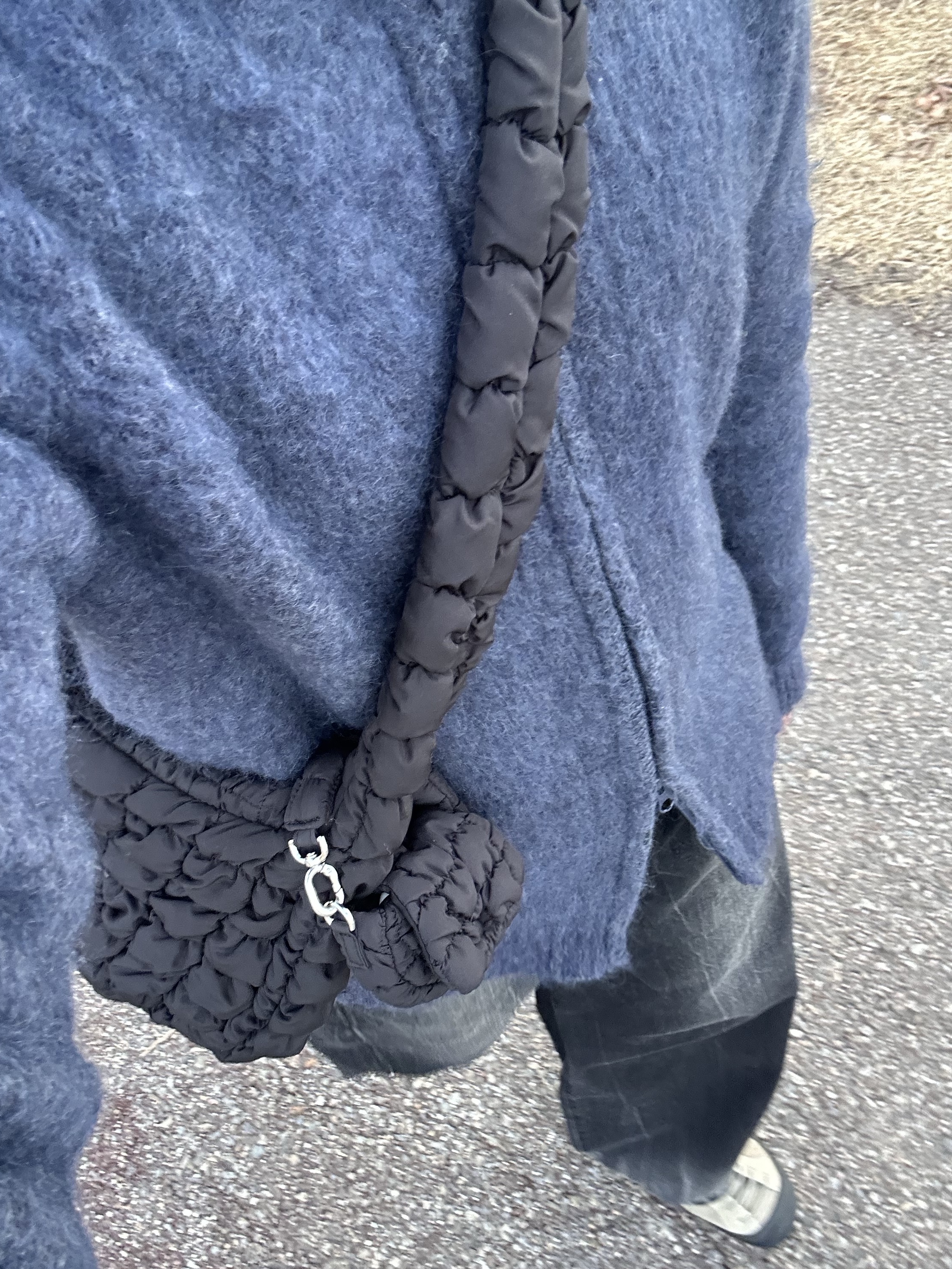 COS Quilted Messenger Bag Black, Keen x Hiking Patrol Jasper Rocks SP Sneakers Cuban Beige 착용 스타일