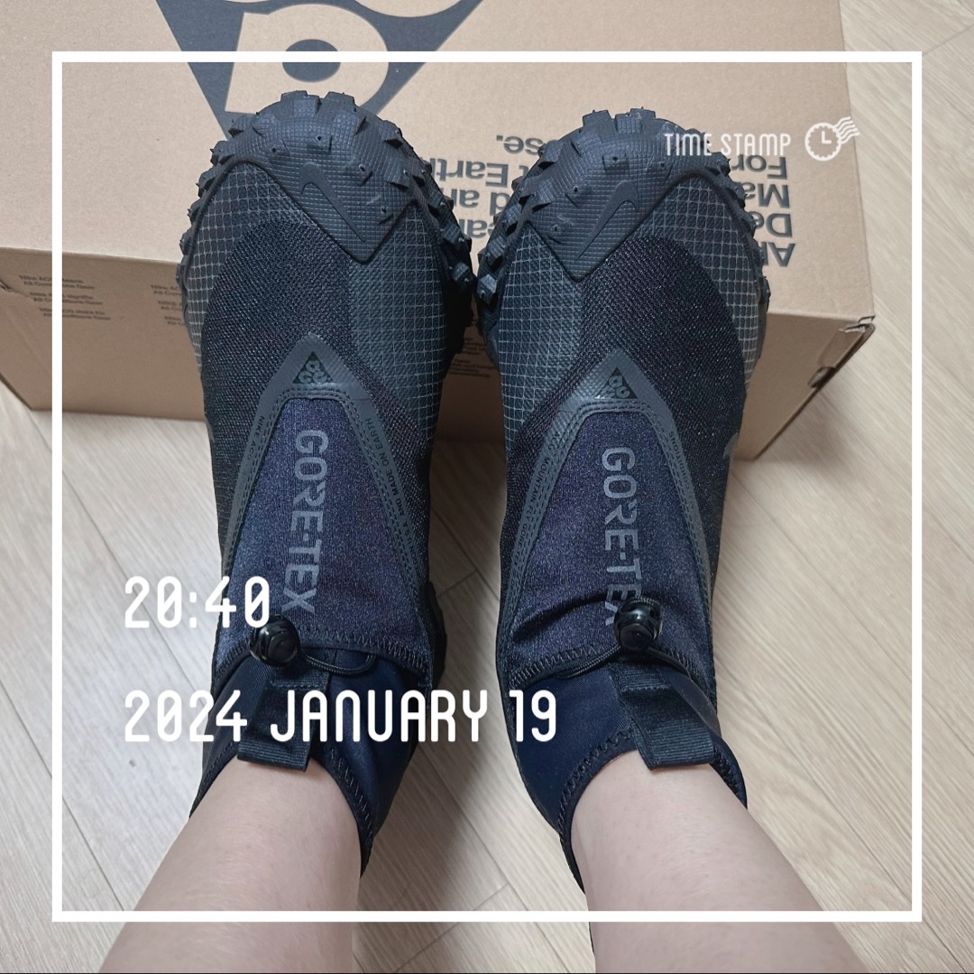 Nike ACG Mountain Fly Gore-Tex Black and Dark Grey 착용 스타일