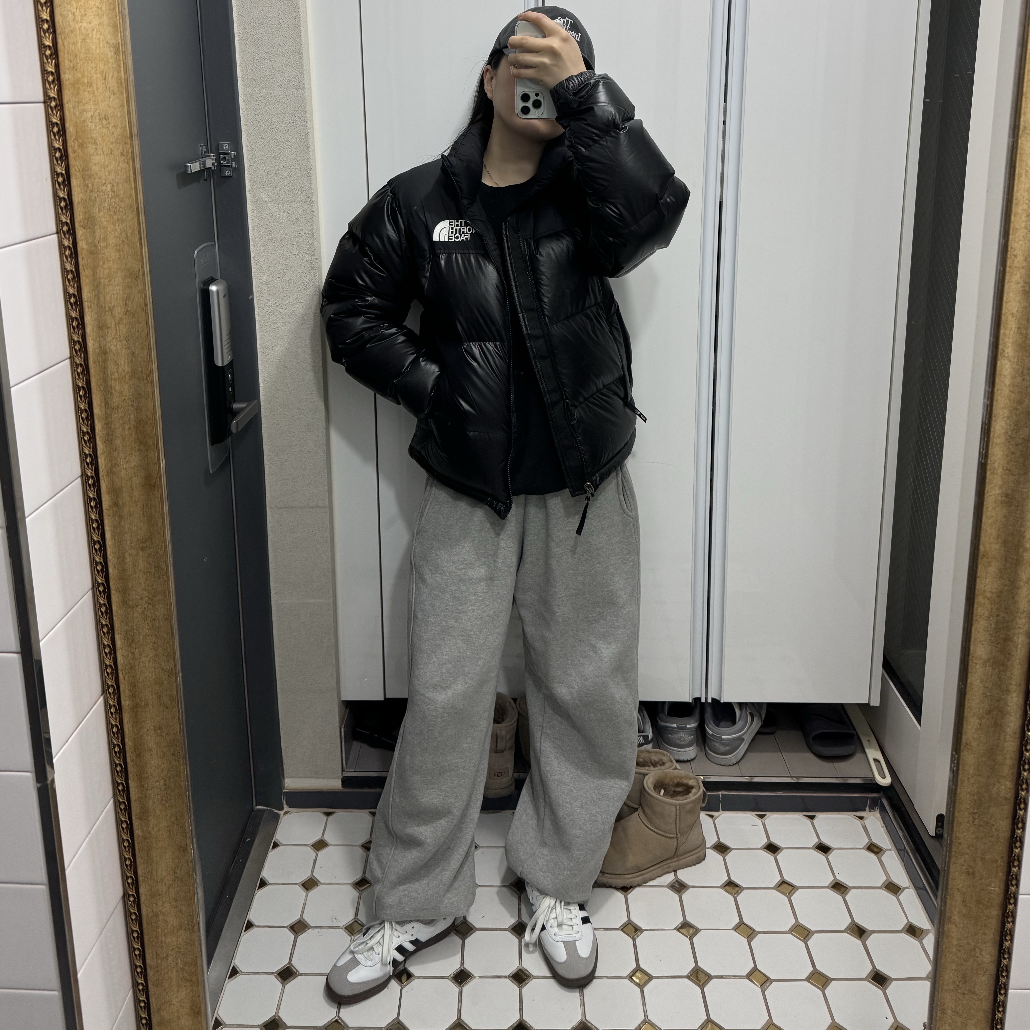 Adidas Samba OG Cloud White, The North Face 1996 Eco Nuptse Jacket Real Black 착용 스타일