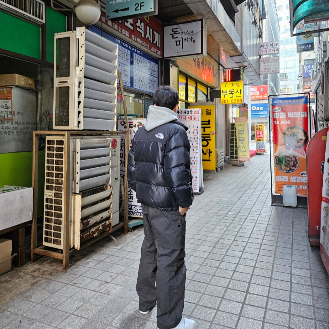 The North Face 1996 Eco Nuptse Jacket Black, Nike Air Force 1 '07 Low White 착용 스타일