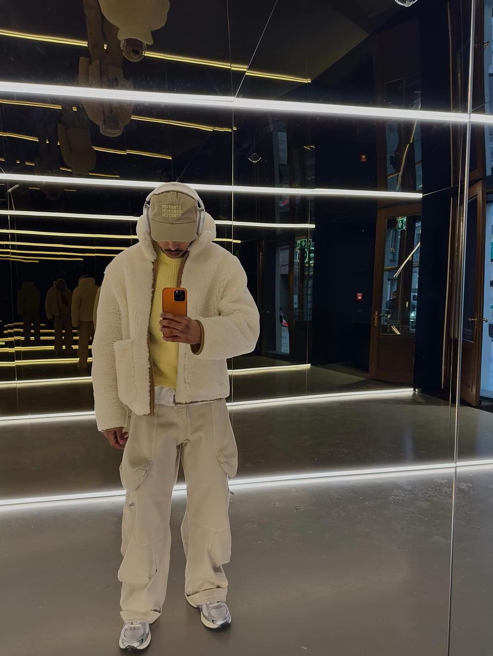 The North Face White Label Riverton On Ball Jacket Cream, [KREAM 단독] Safarispot Basic Safari Down Jacket White 착용 스타일 - 5