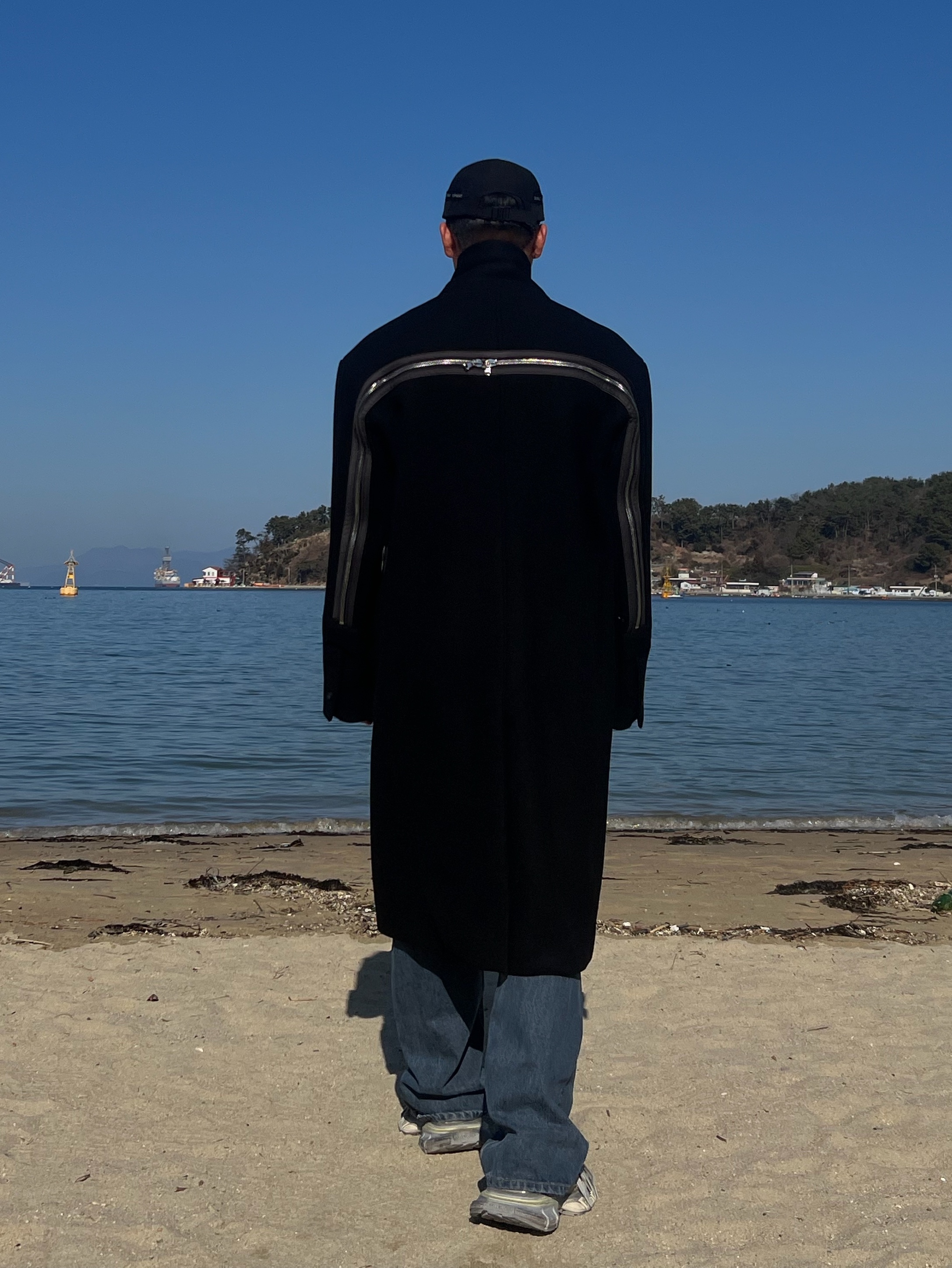 Balenciaga 3XL Sneakers Worn Out Light Beige, Supreme Mesh Pocket Camp Cap Black - 23FW 착용 스타일 - 3
