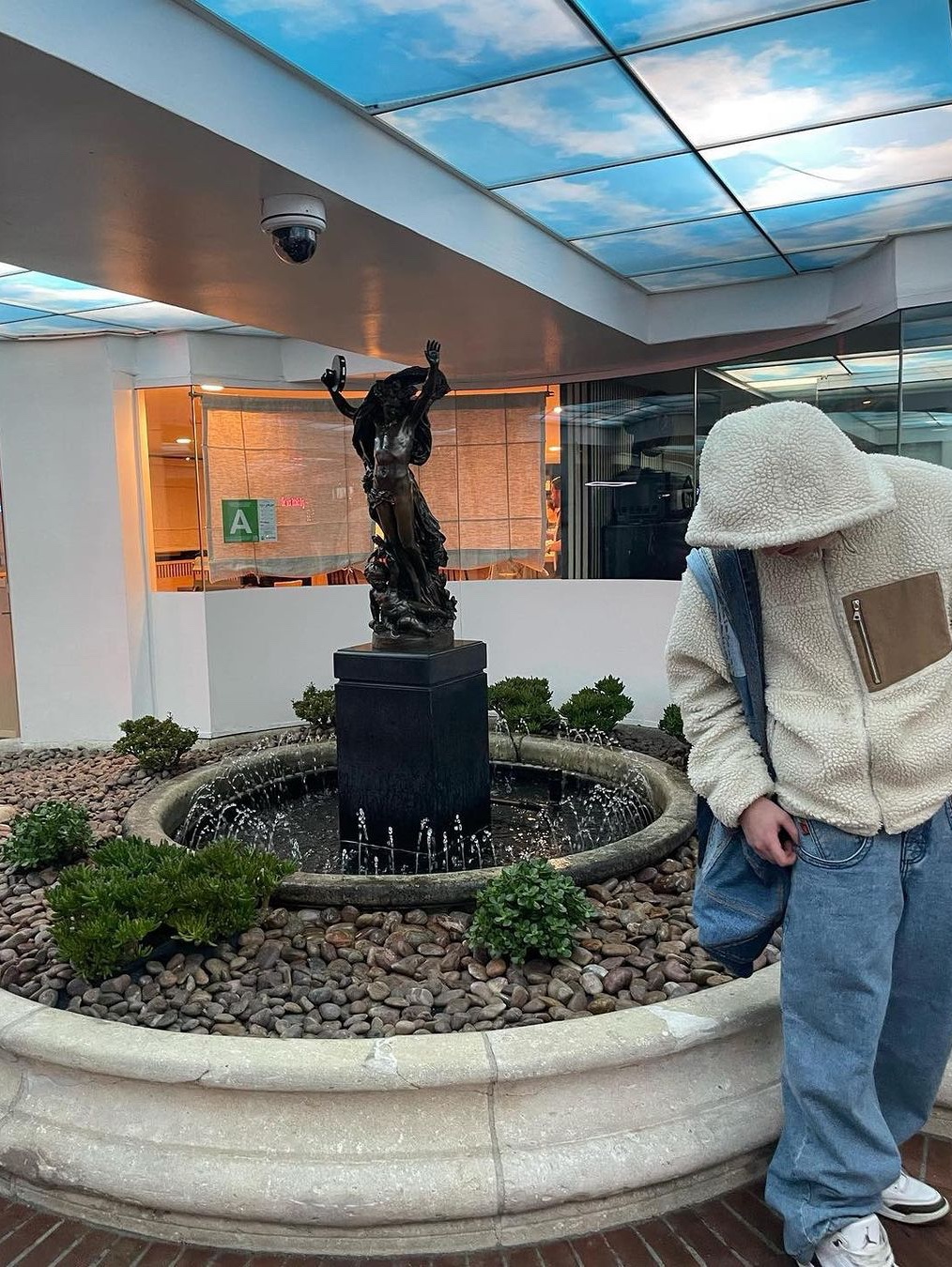 The North Face White Label Riverton On Ball Jacket Cream, [KREAM 단독] Safarispot Basic Safari Down Jacket White 착용 스타일 - 6