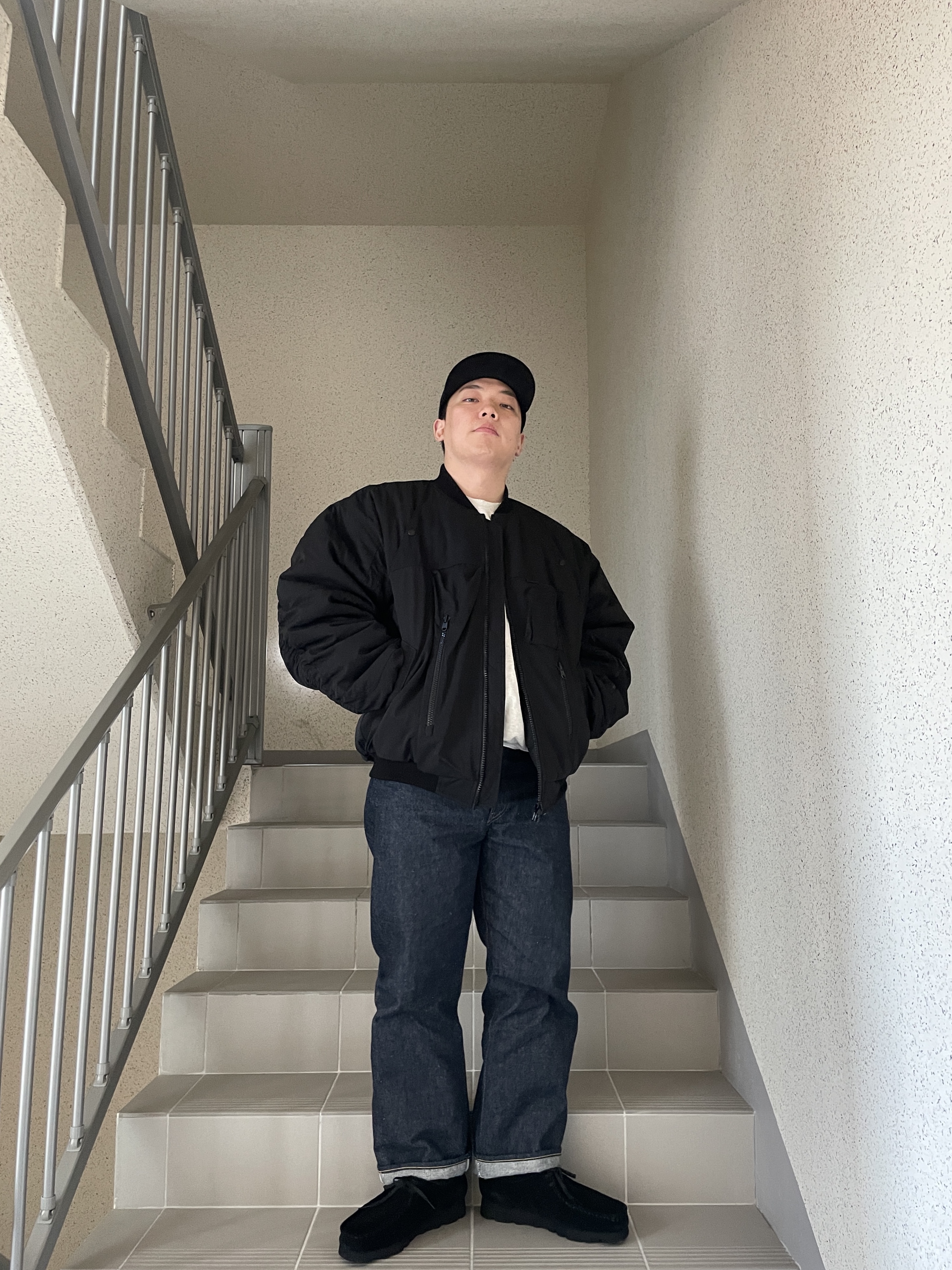 Clarks Wallabee Gore-Tex Black Suede, Undermycar Juggernaut Double Back Zip Steroid Bomber Triple Black - 23SS 착용 스타일 - 4