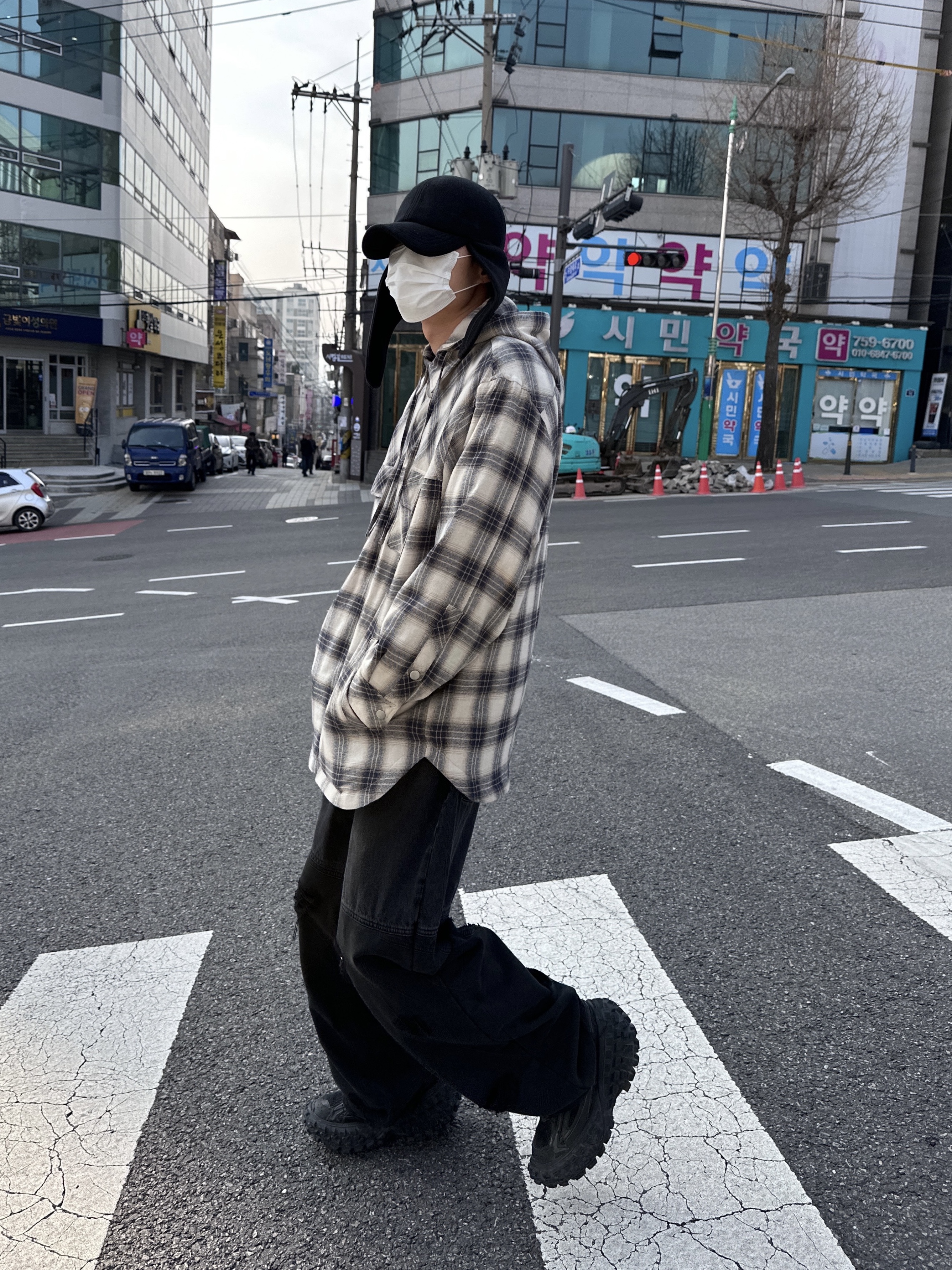 Undermycar Dival Real Divided Damage Washed Pants Inkwell - 23FW 착용 스타일 - 3
