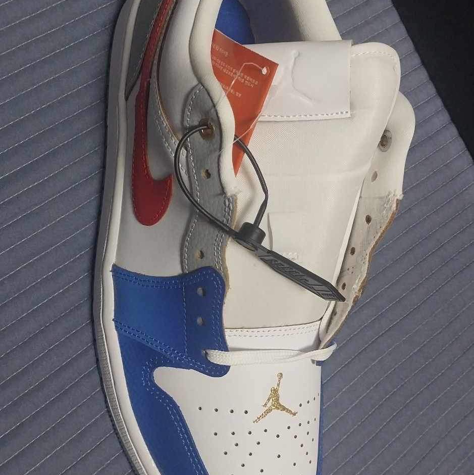 Jordan 1 Low SE White Game Royal University Red 착용 스타일 - 2