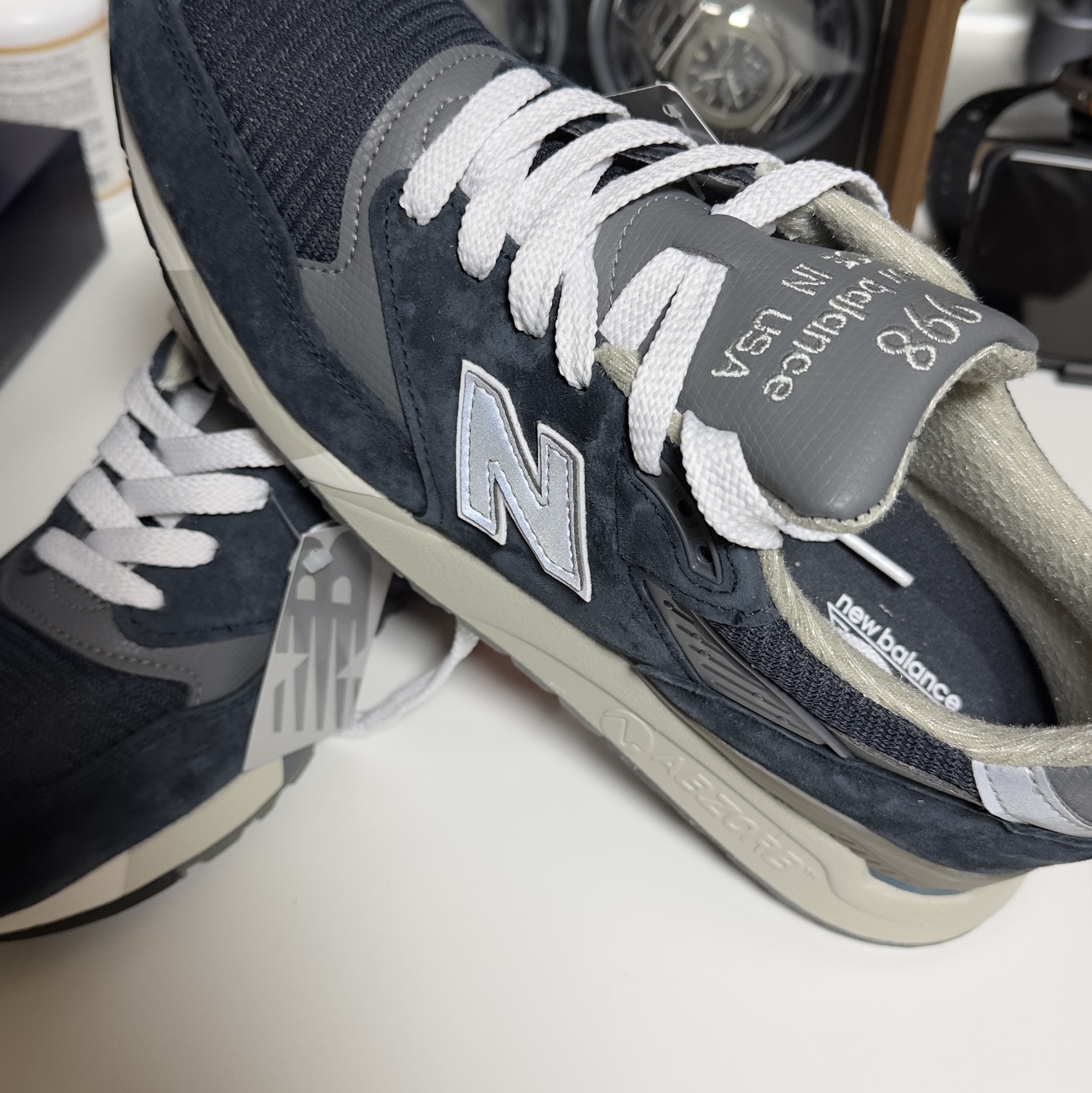 New Balance 998 Made in USA Navy Grey 착용 스타일 - 3