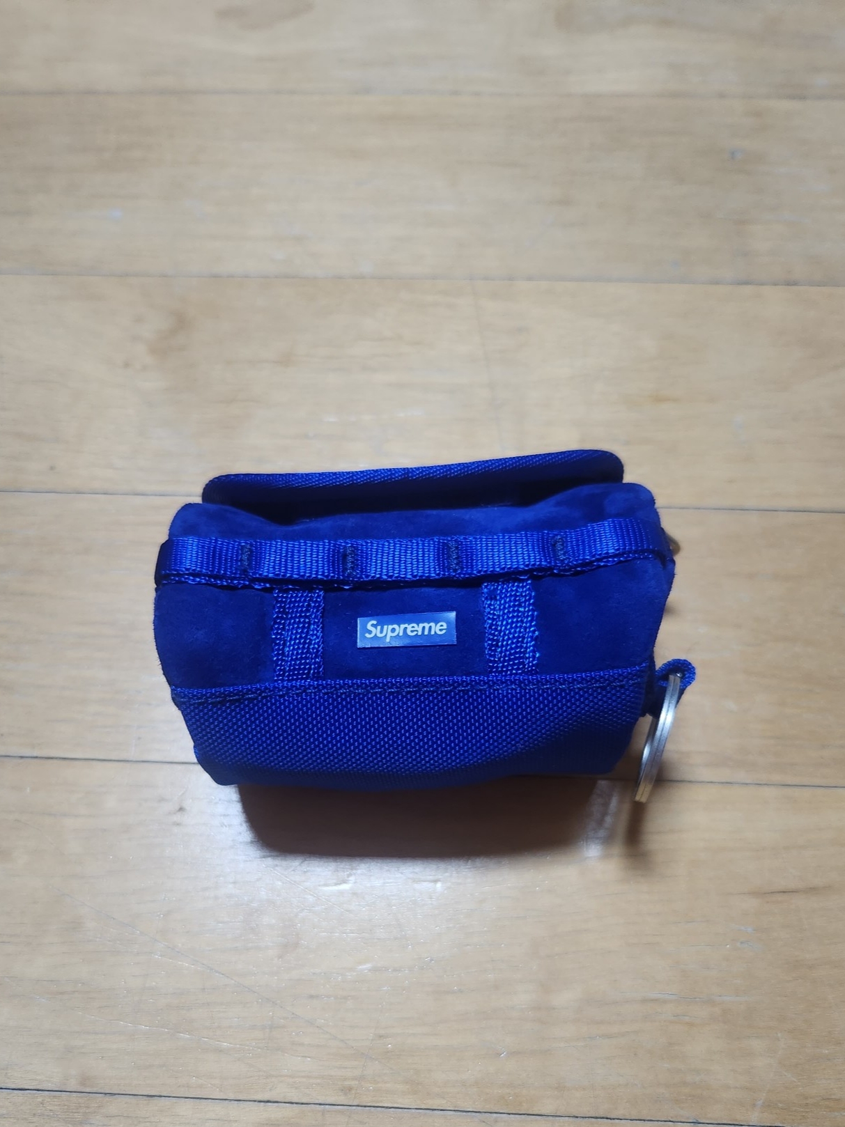 Supreme x The North Face Suede Base Camp Duffle Keychain Blue - 23FW, Beats x Fragment Design Fit Pro Special Edition Pure White (Korean Ver.) 착용 스타일 - 3
