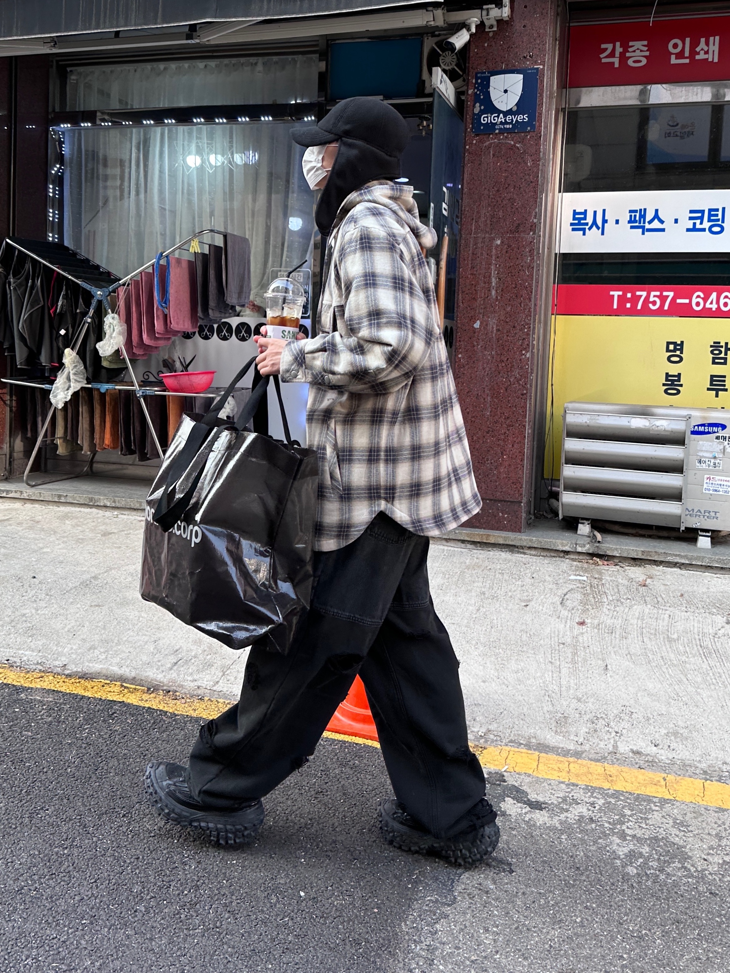 Undermycar Dival Real Divided Damage Washed Pants Inkwell - 23FW 착용 스타일 - 1