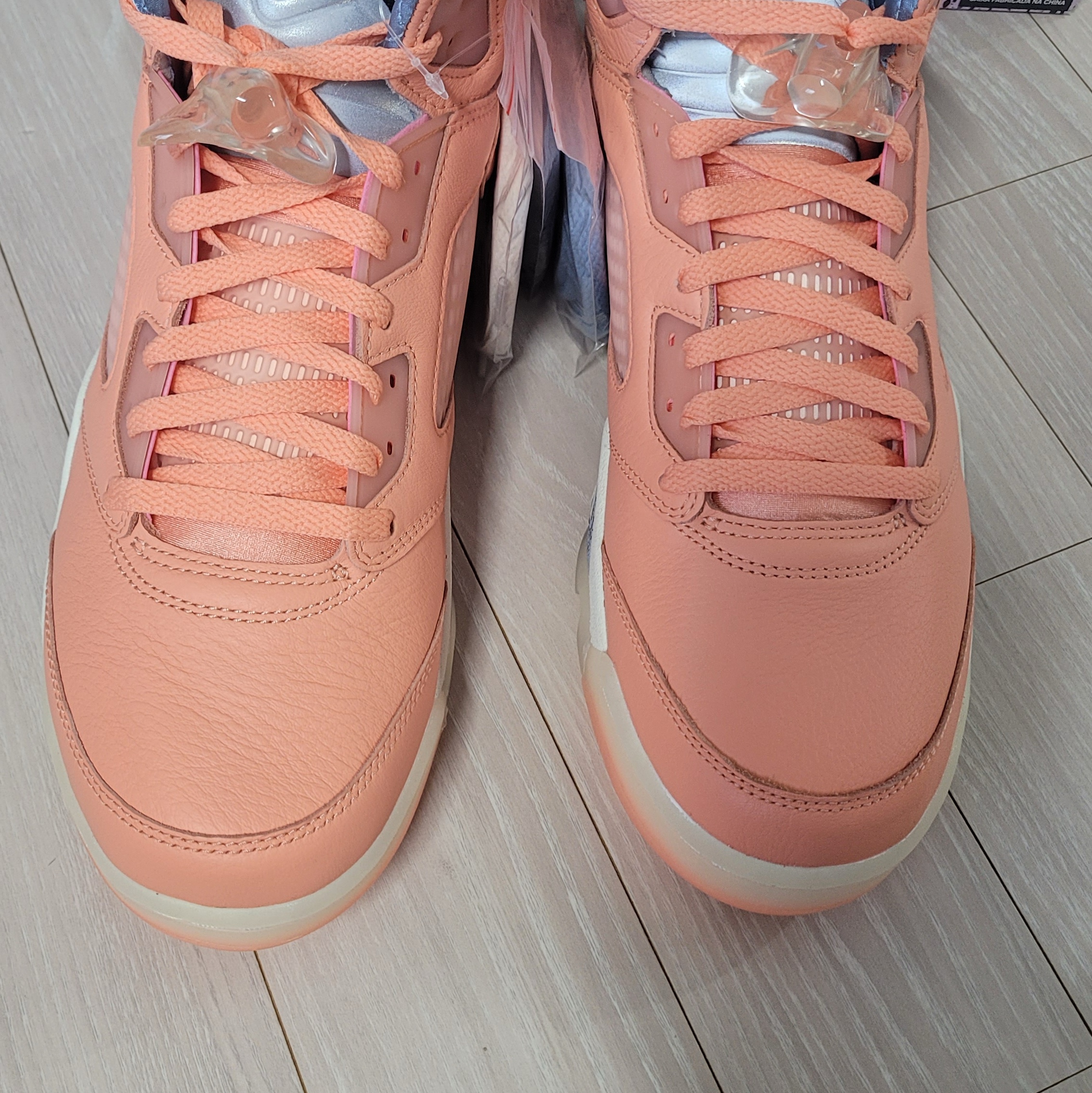 Jordan 5 x DJ Khaled Retro SP Crimsson Bliss, Nike Air Max 97 Black White Anthracite 착용 스타일 - 3