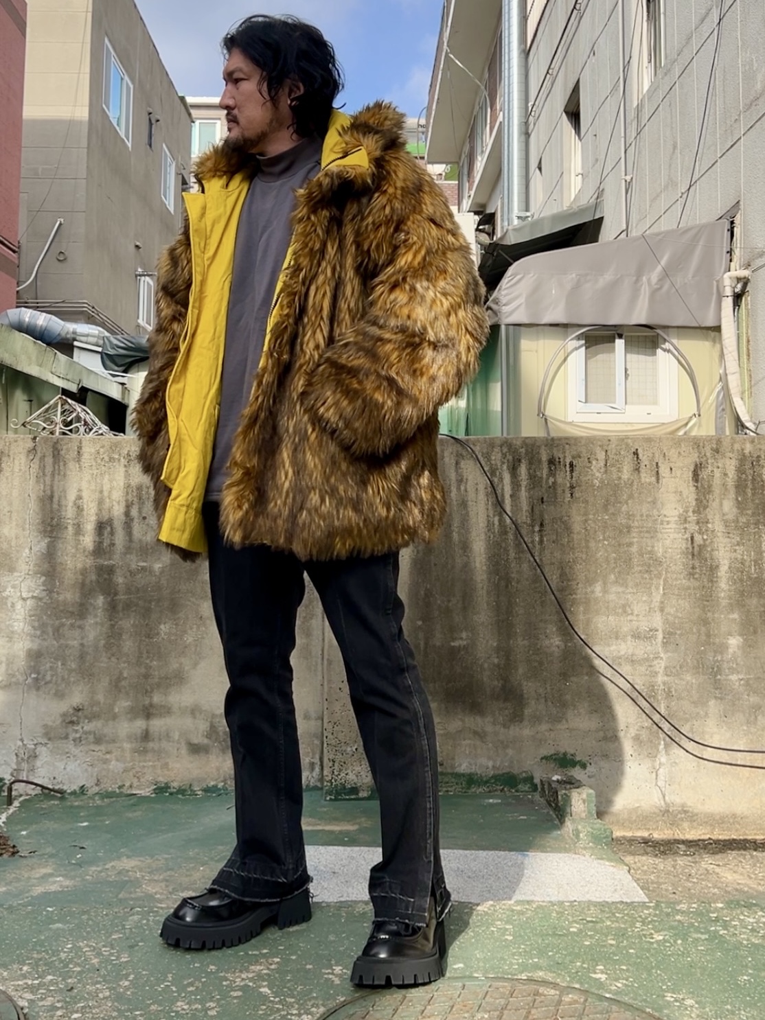 Supreme x Stone Island Formula Steel Reversible Faux Fur Parka Yellow - 22SS, Balenciaga Tractor Loafer Black 착용 스타일