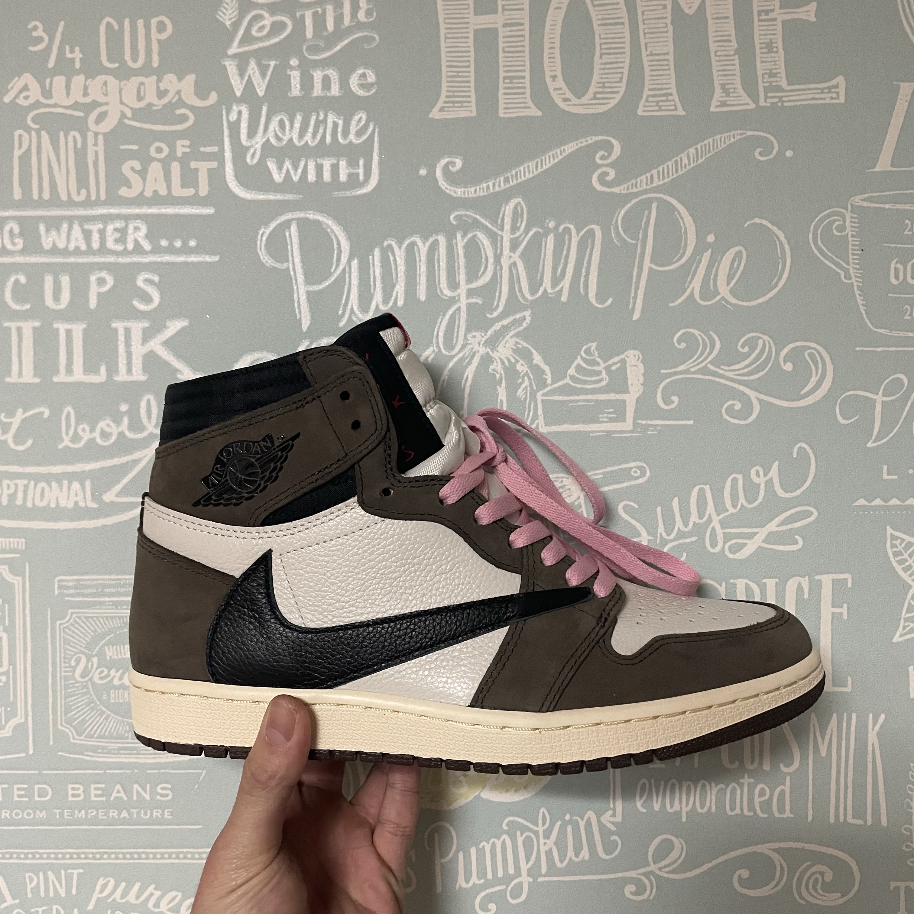 Jordan 1 x Travis Scott Retro High OG SP Mocha 착용 스타일