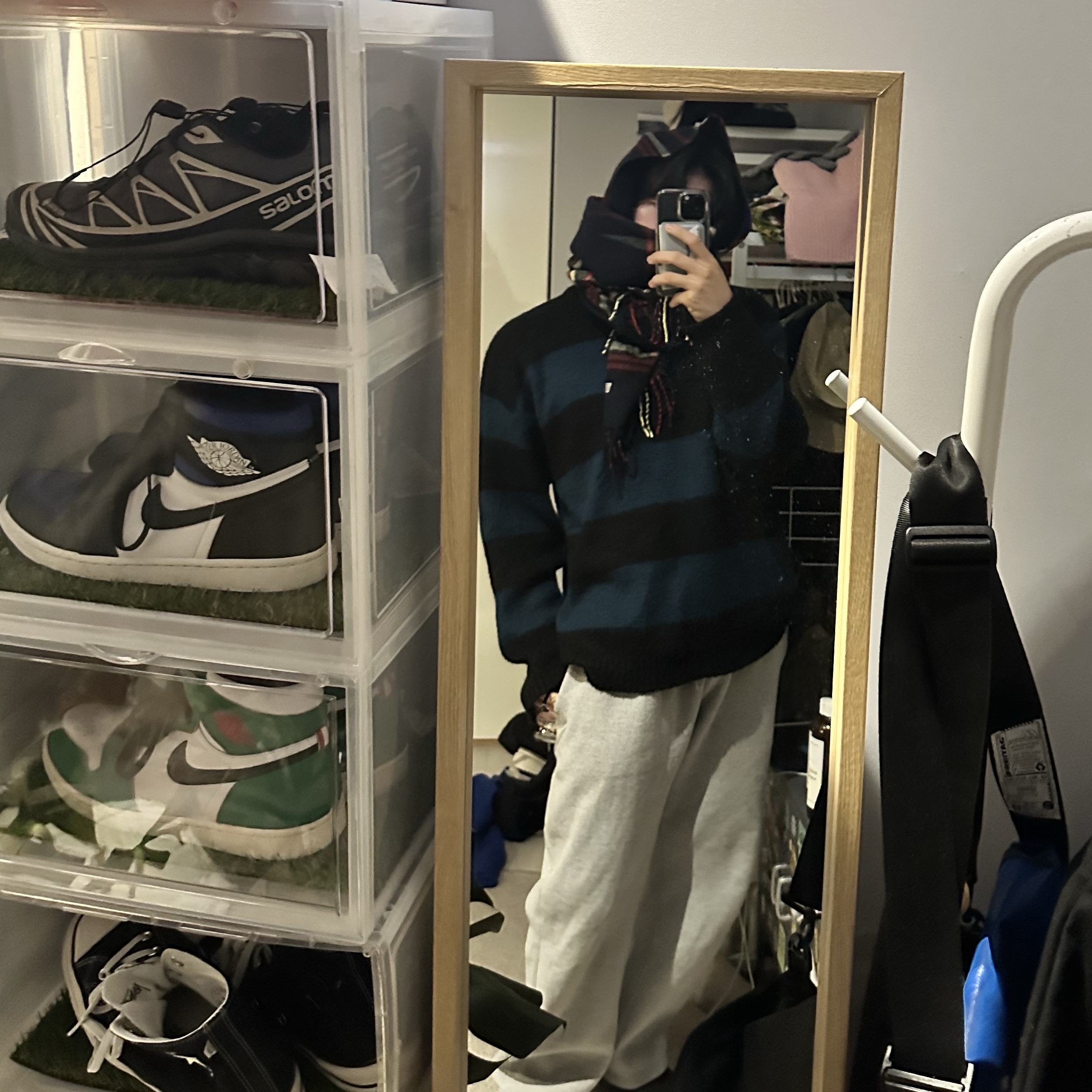 Salomon XT-6 Gore-Tex Black Ebony, Converse x Stussy Chuck 70 High Black 착용 스타일