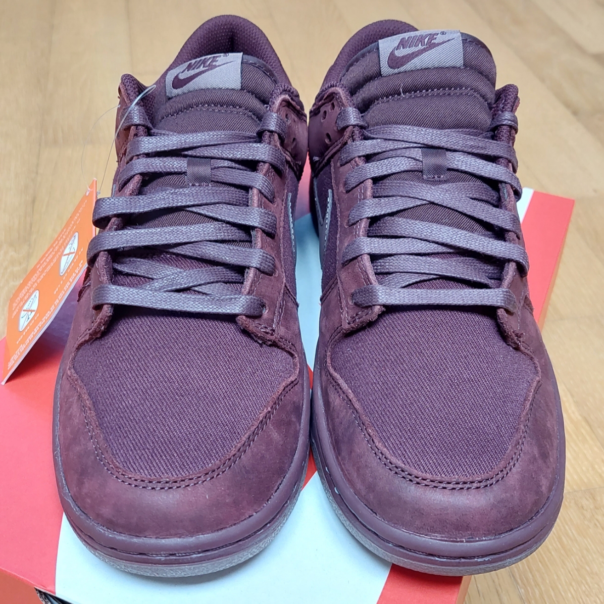 Nike Dunk Low PRM Burgundy Crush 착용 스타일 - 2