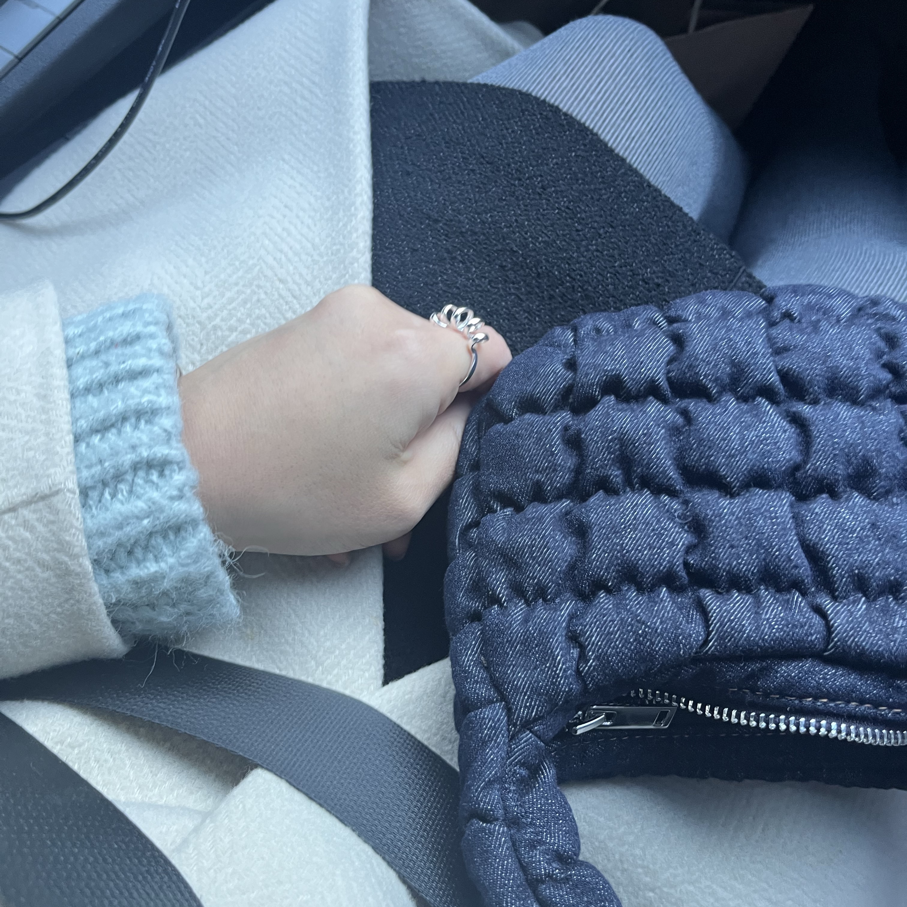 COS Quilted Micro Bag Dark Blue Denim 착용 스타일