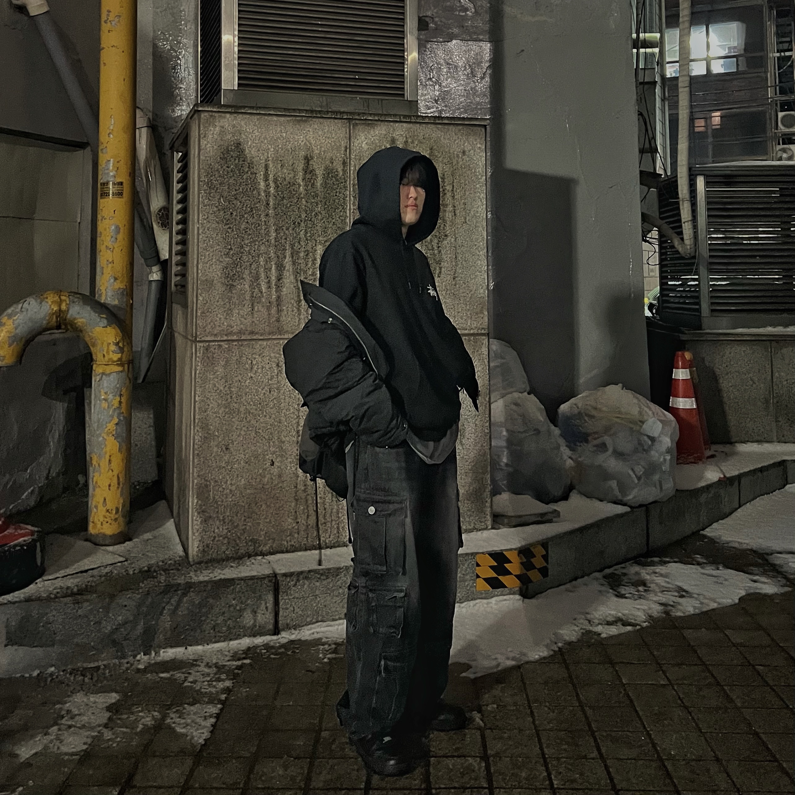 Stussy Basic Stussy Hoodie Black 2021, Nike Air Force 1 '07 Low Triple Black 착용 스타일 - 5