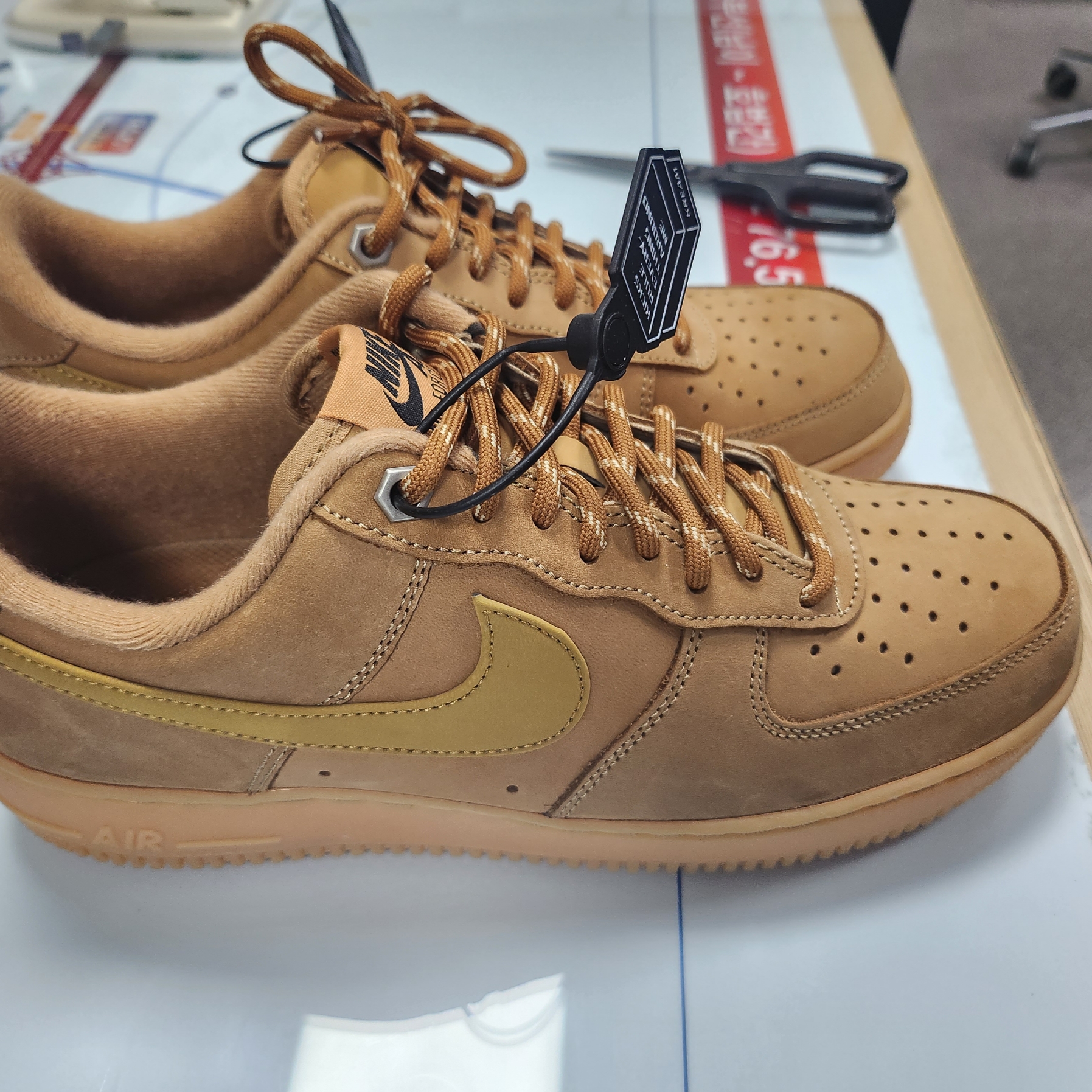 Nike Air Force 1 '07 WB Flax 착용 스타일