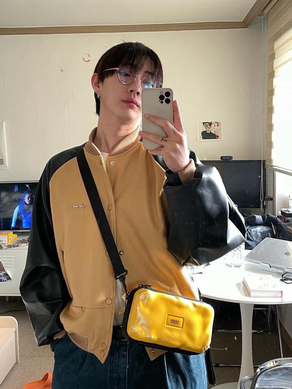 CRASH BAGGAGE Mini Icon Yellow 착용 스타일 - 1