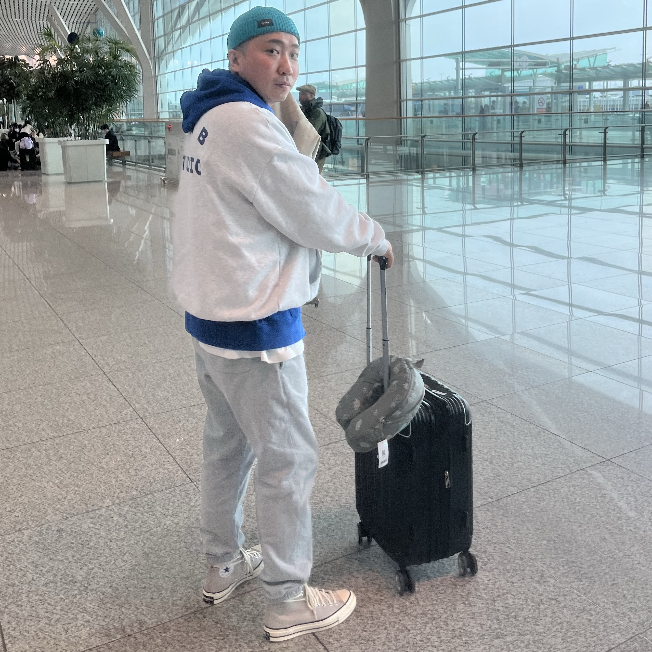 컨버스 x 피어 오브 갓 에센셜 척 70 하이 그레이, 아이앱 스튜디오 하프 집 풀오버 라이트 그레이 착용 스타일