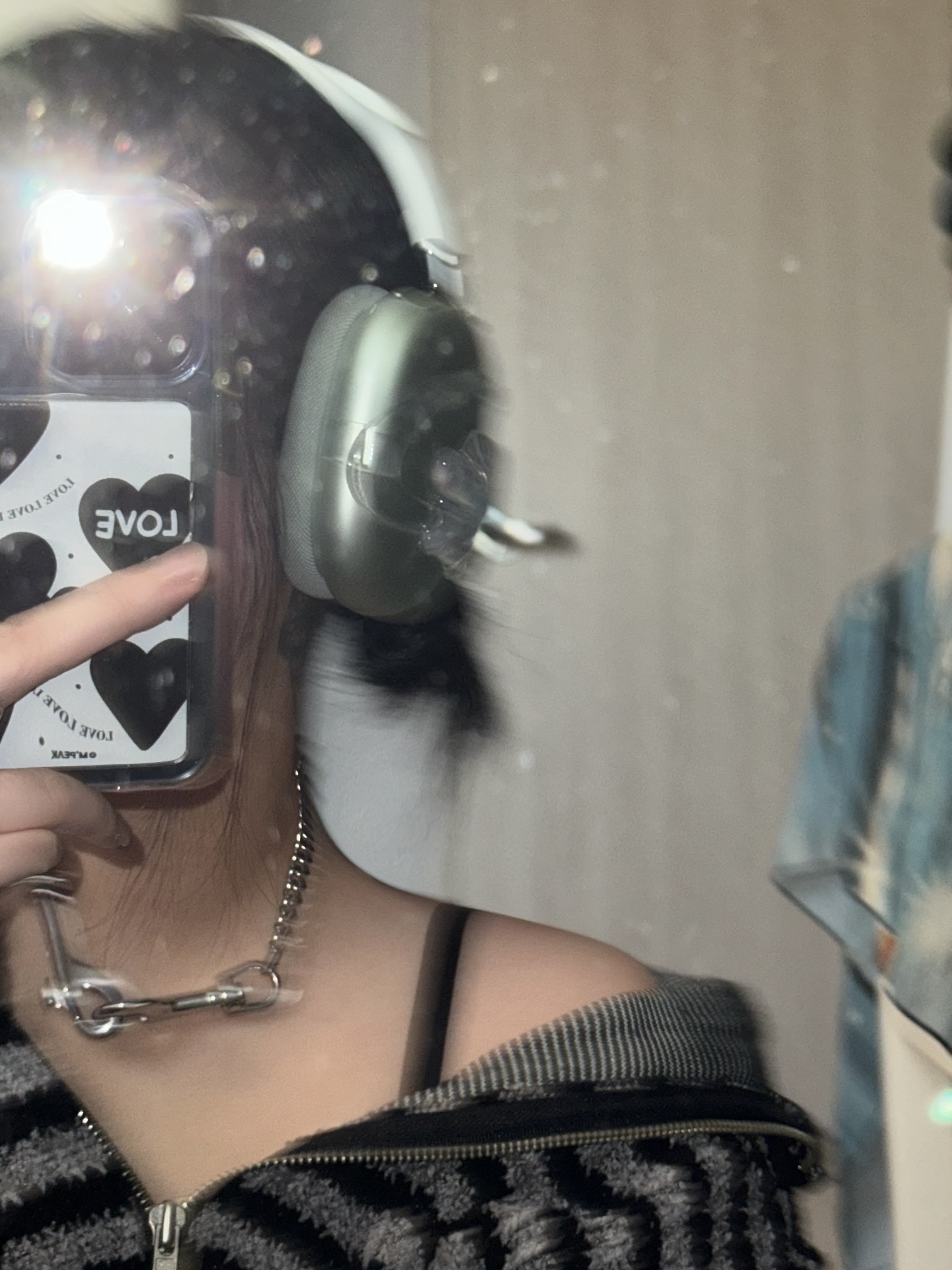 Test Artifact Era Max 003 Clear, Apple AirPods Max Lightning Silver (Korean Ver.) 착용 스타일 - 3