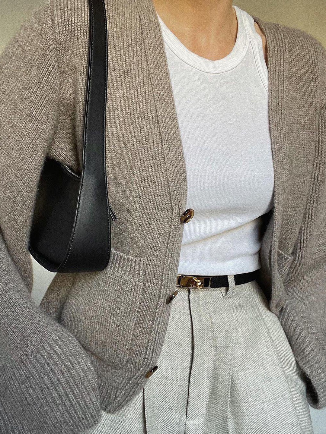 (W) Celine Medium Triomphe Belt in Taurillon Leather Black, (W) Hermes Kelly 18 Belt Epsom & Rose Gold Noir 착용 스타일 - 3
