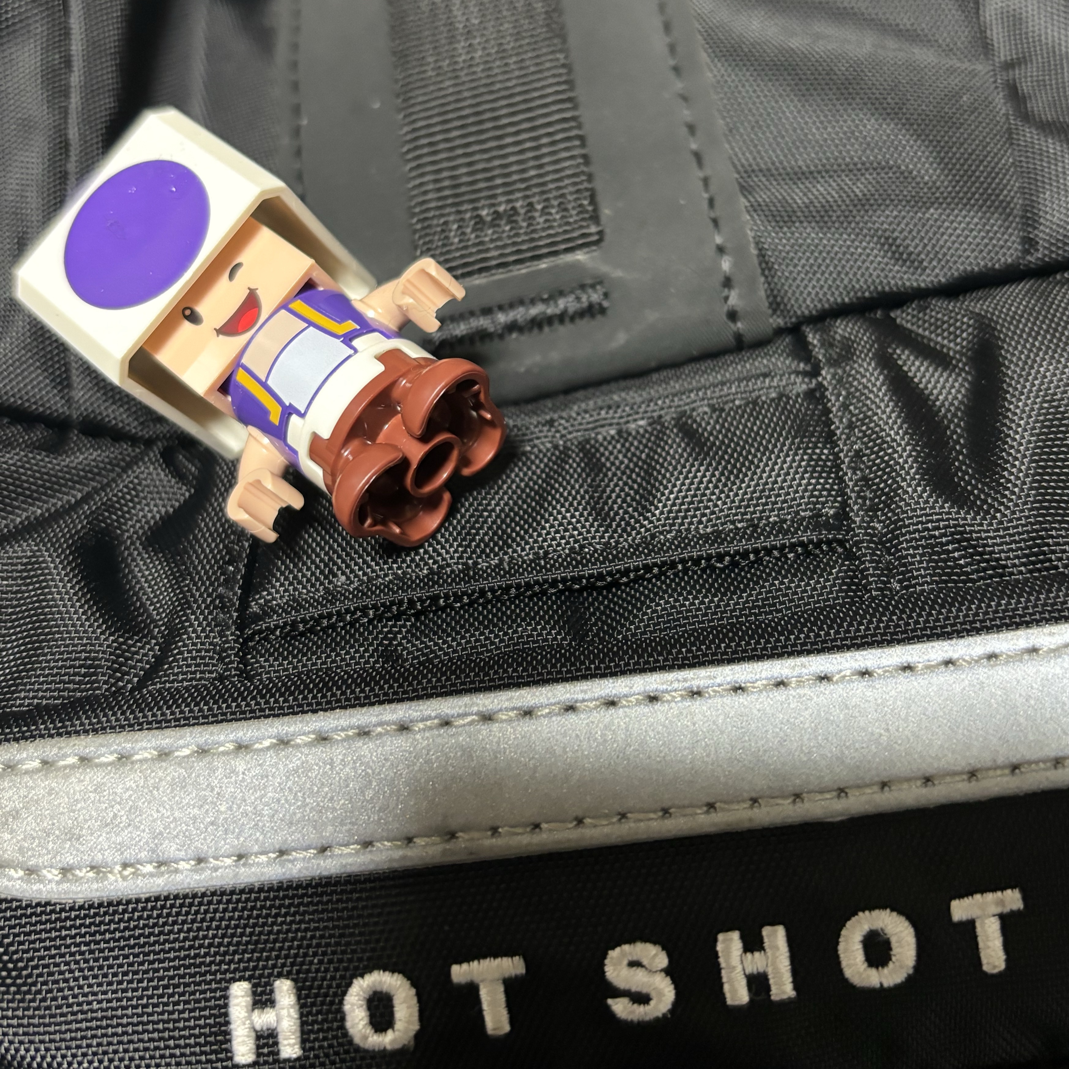 The North Face Hot Shot Black 착용 스타일
