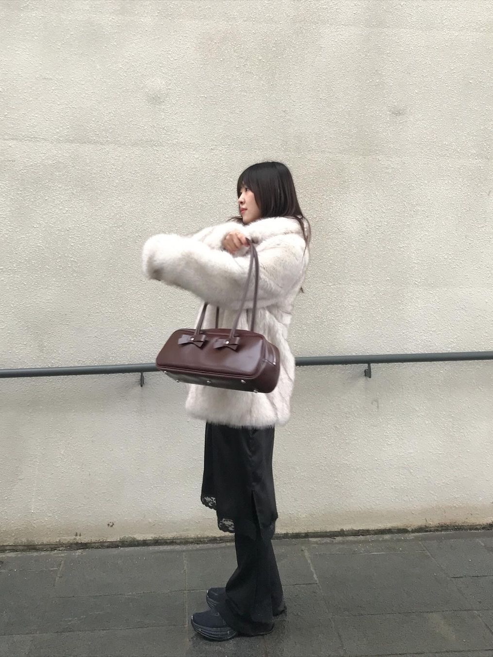 [예약 배송] Saenginstudios Ribbon Baguette Bag Burgundy, [예약 배송] Saenginstudios Ribbon Baguette Bag Black 착용 스타일