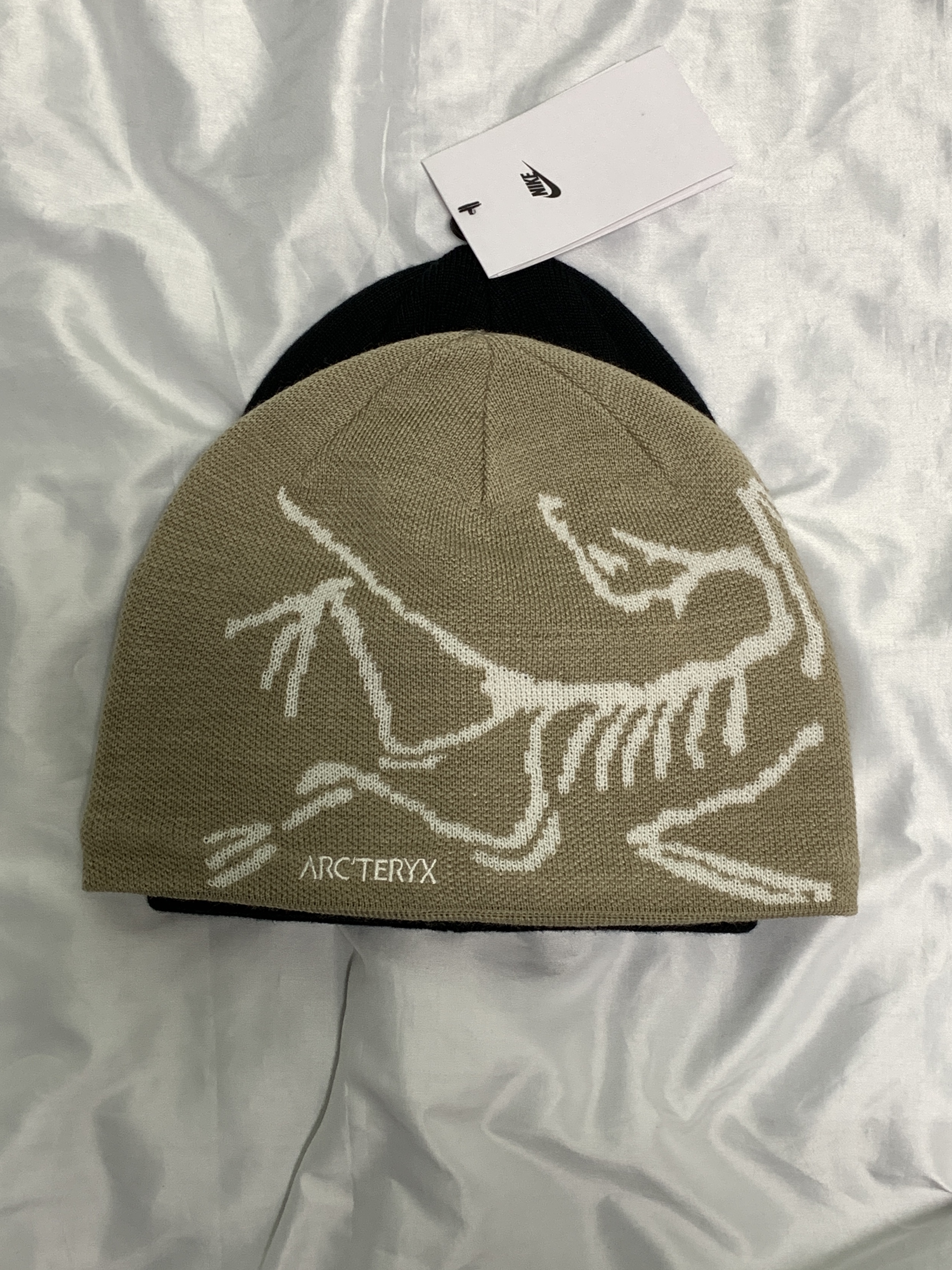 Arc'teryx Bird Head Toque Smoke Bluff 착용 스타일