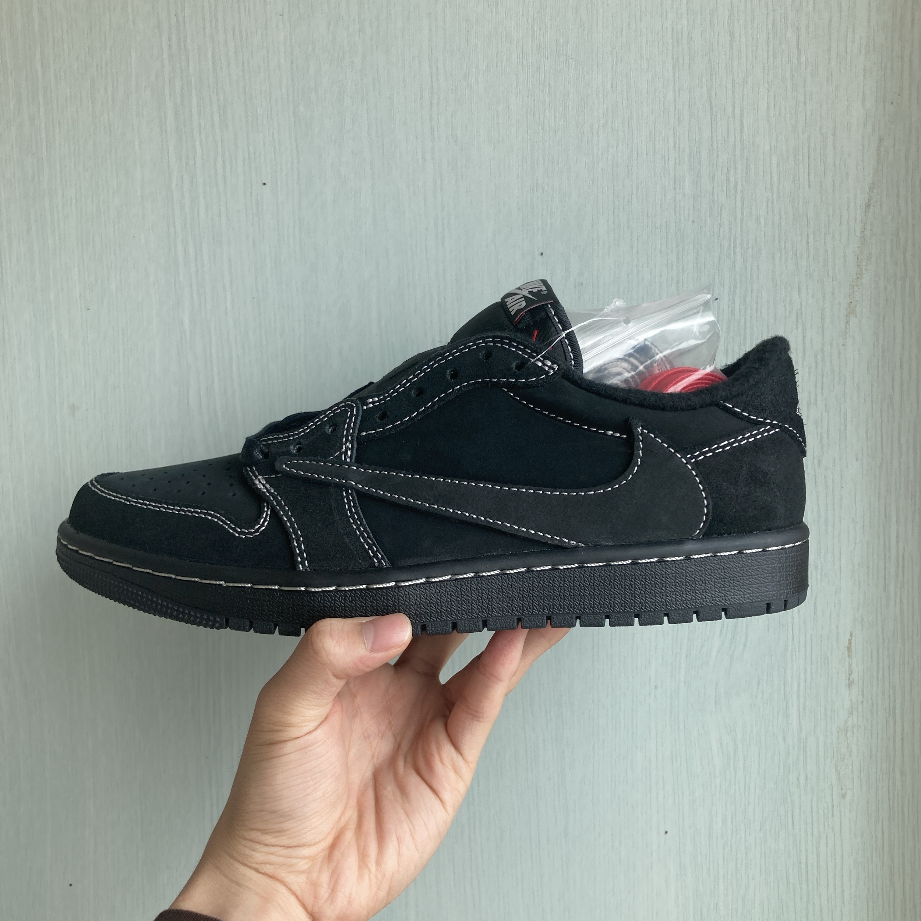 Jordan 1 x Travis Scott Retro Low OG SP Black Phantom 착용 스타일 - 1