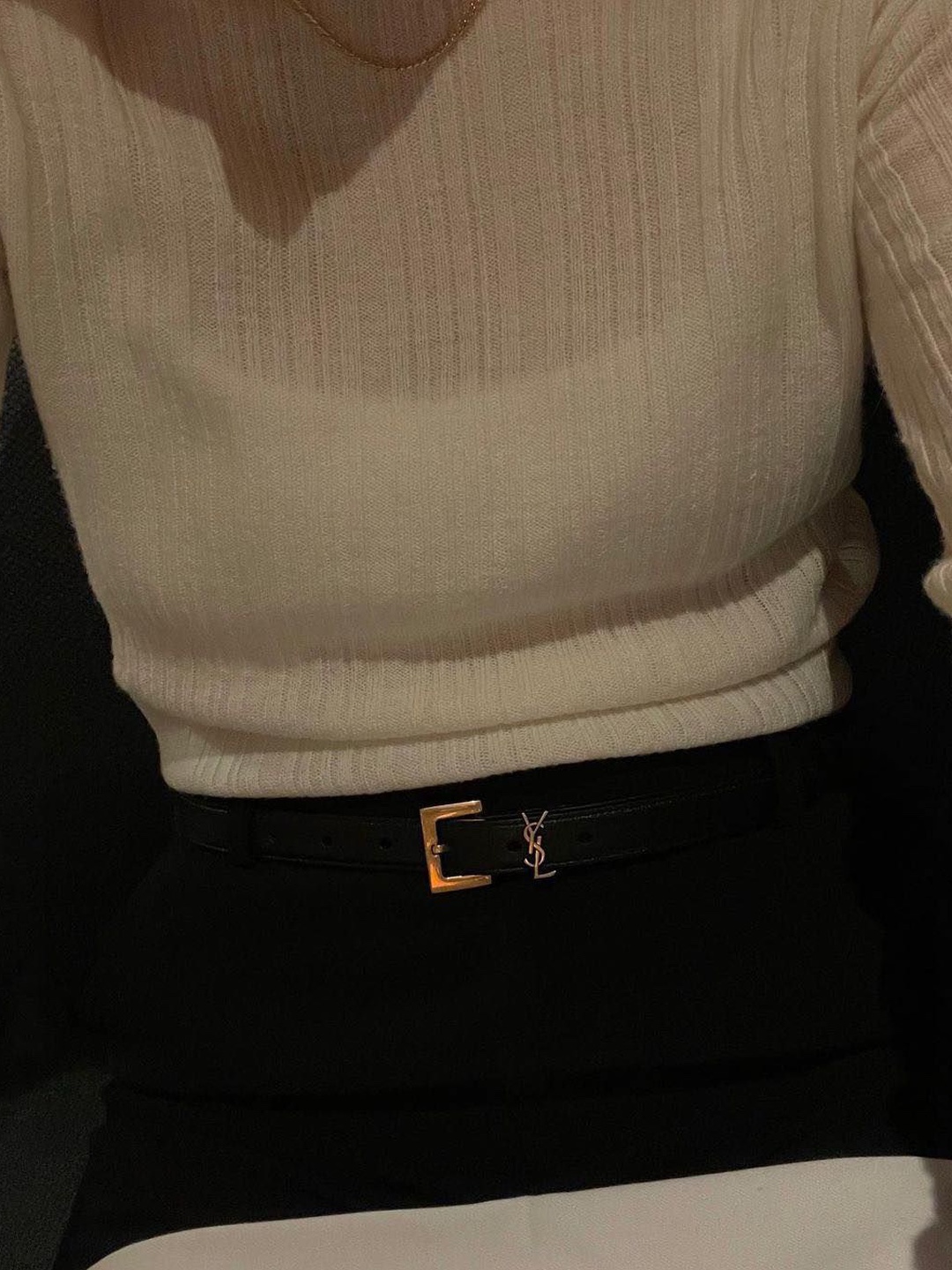 (W) Celine Medium Triomphe Belt in Taurillon Leather Black, (W) Hermes Kelly 18 Belt Epsom & Rose Gold Noir 착용 스타일 - 4