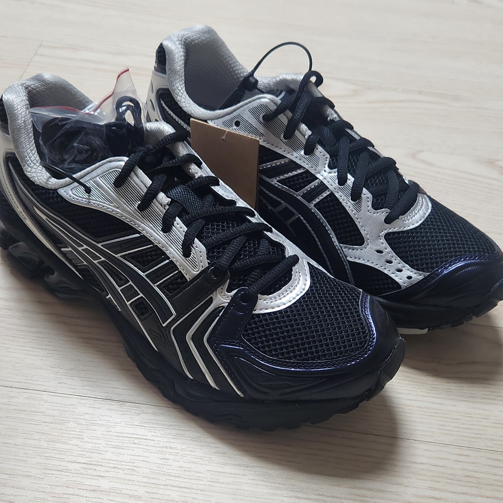 Asics x Atmos x Undermycar Gel-Kayano 14 Black Pure Silver 착용 스타일