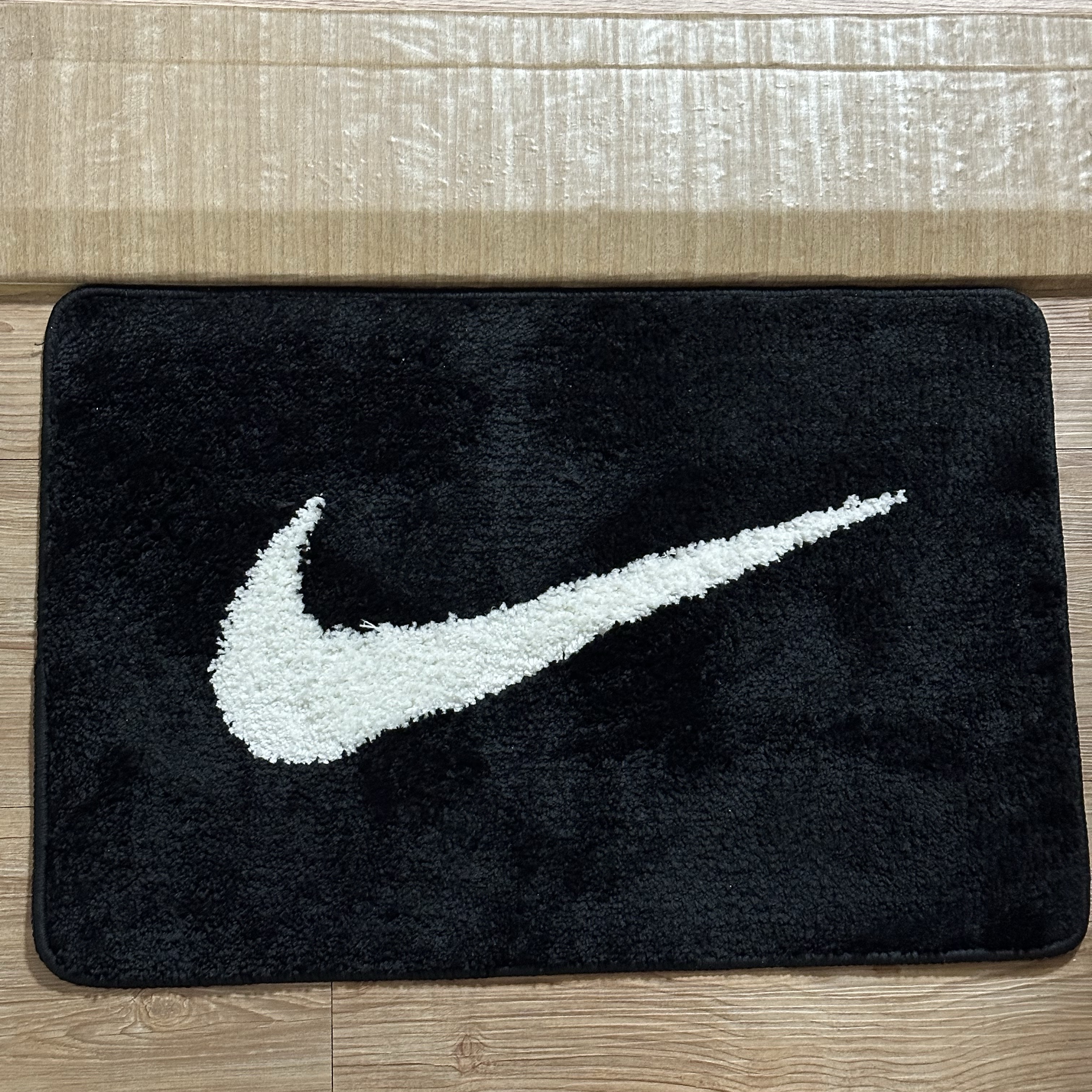 Nike Swoosh Rug Black White 착용 스타일