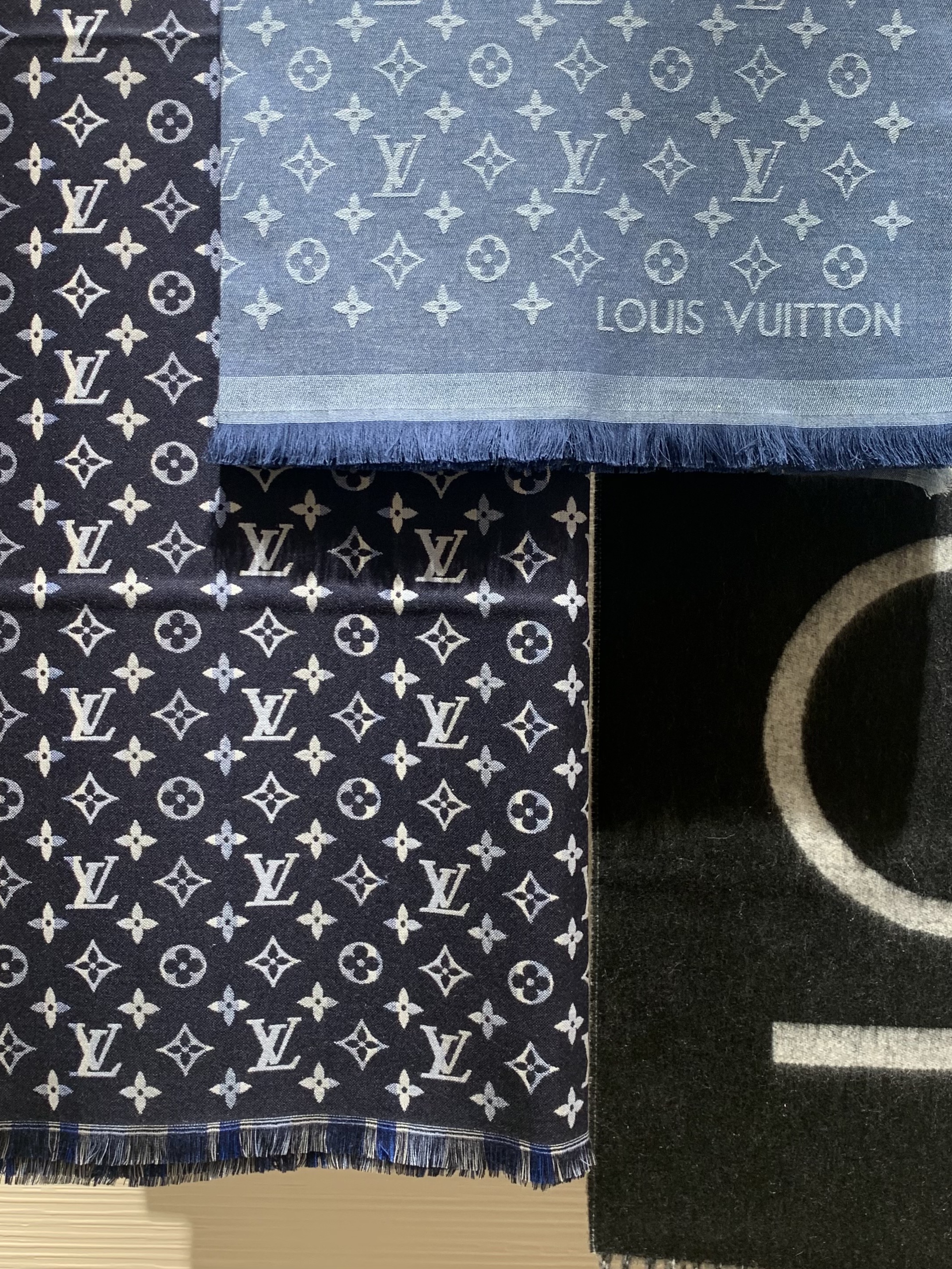 Louis Vuitton Pocket Organizer Epi Black 착용 스타일 - 3