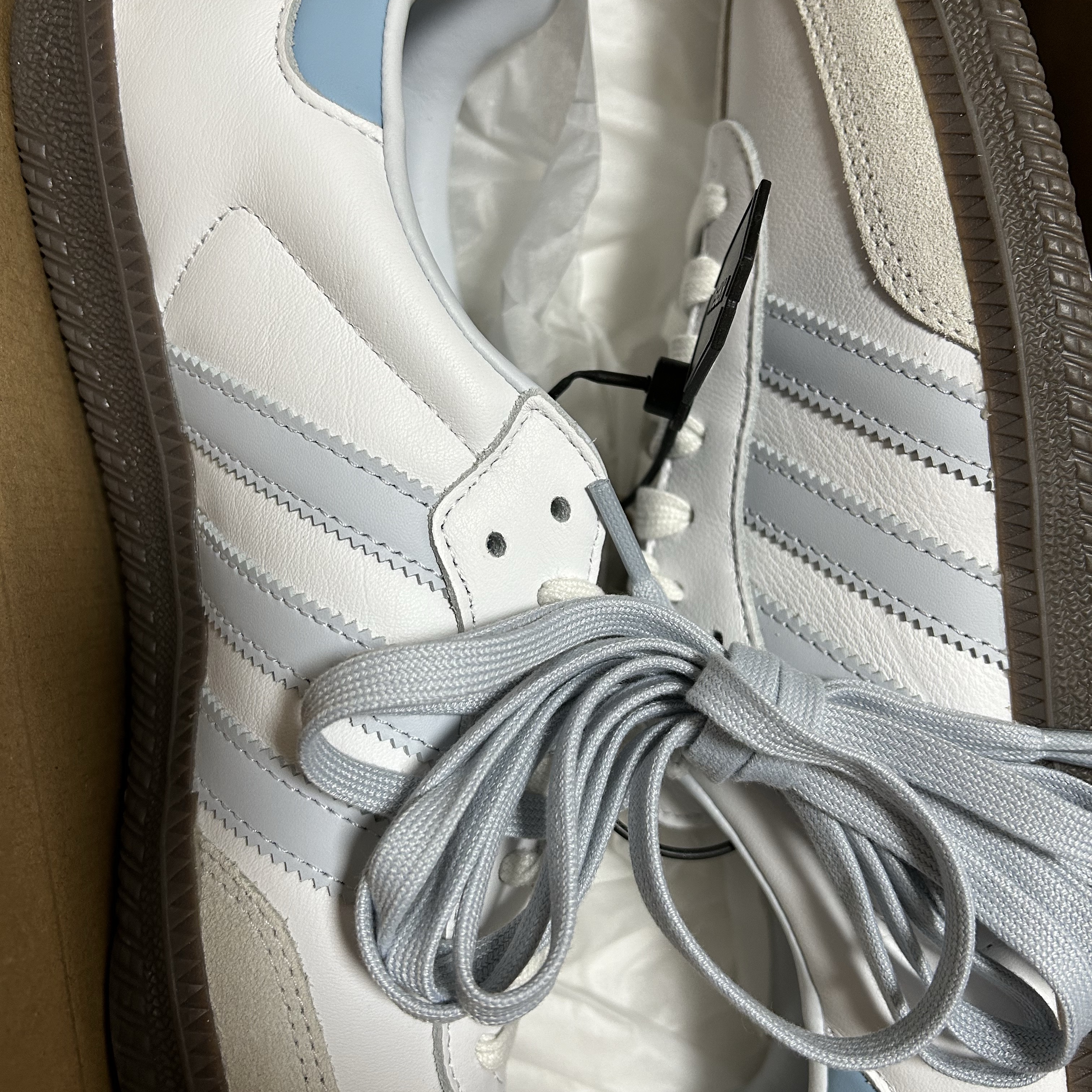 Adidas Samba OG Core White Halo Blue 착용 스타일