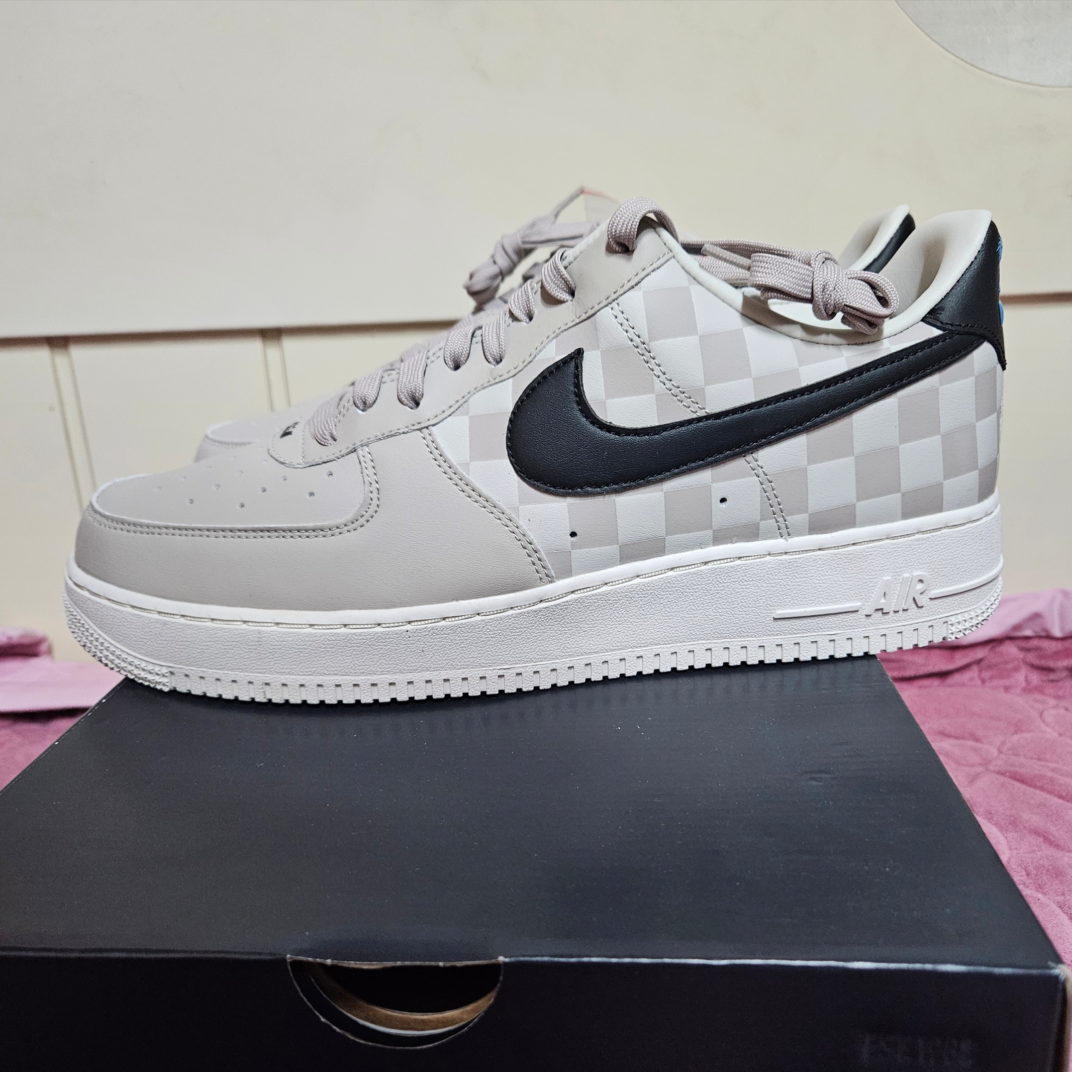 Nike Air Force 1 '07 QS LBJ 착용 스타일