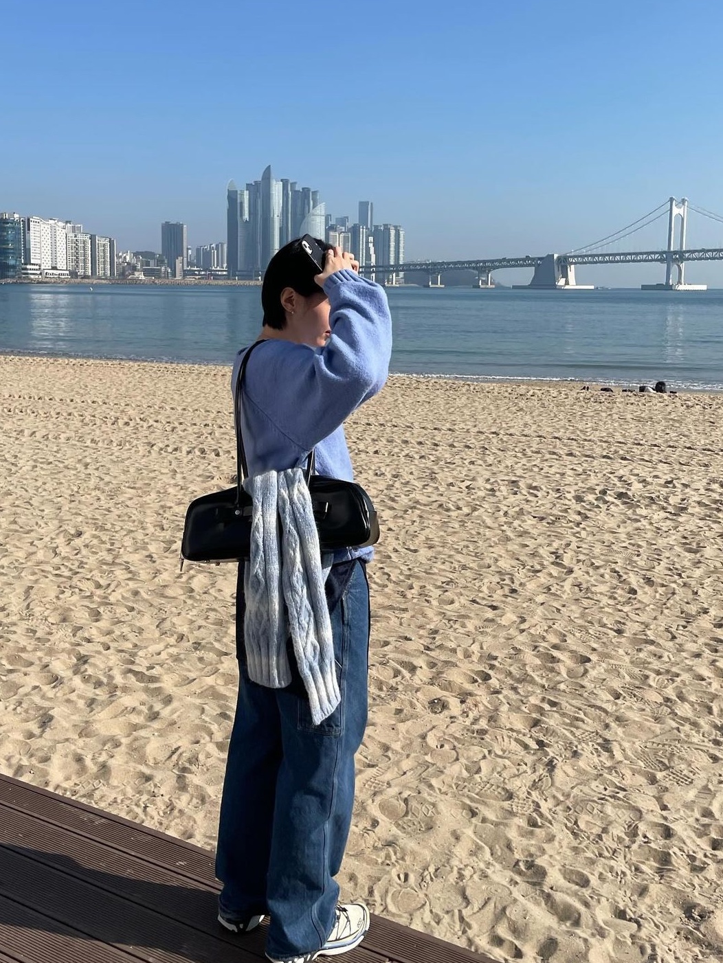 [예약 배송] Saenginstudios Ribbon Baguette Bag Black, [예약 배송] Saenginstudios Ribbon Baguette Bag Burgundy 착용 스타일