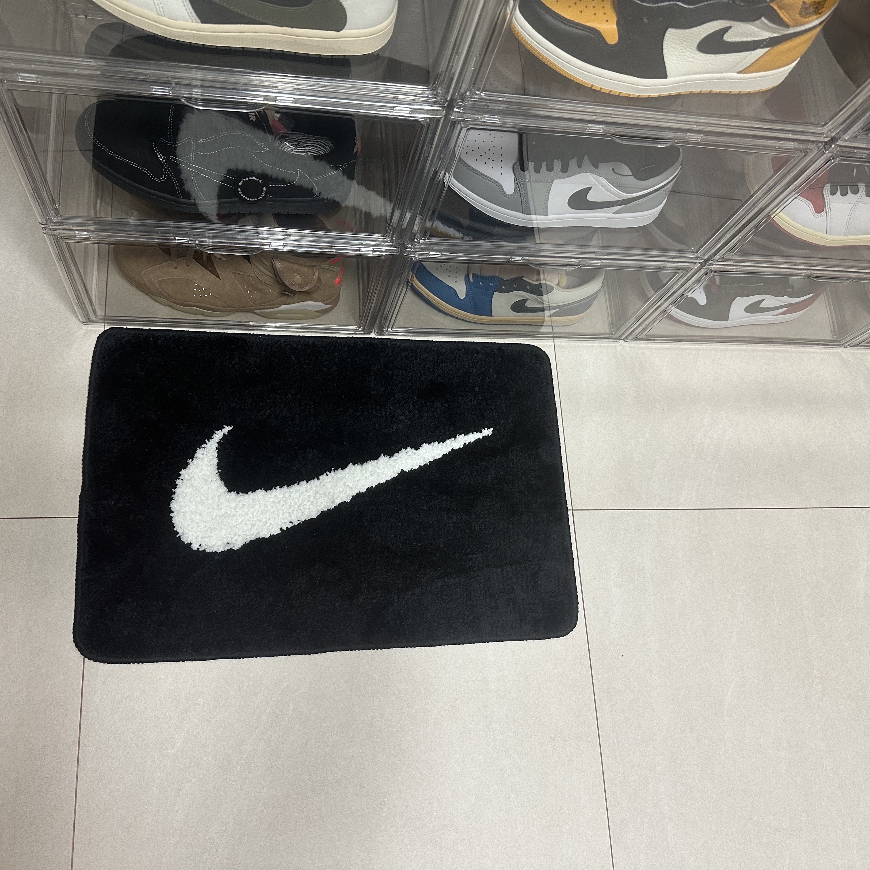 Nike Swoosh Rug Black White 착용 스타일