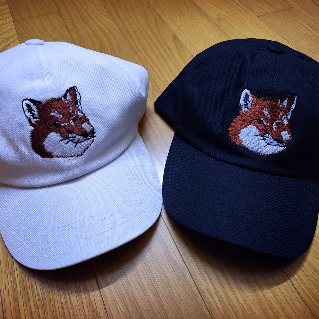 Maison Kitsune Large Fox Head Embroidered 6P Cap White - 21FW, Maison Kitsune Large Fox Head Embroidered 6P Cap Black - 21FW 착용 스타일 - 1