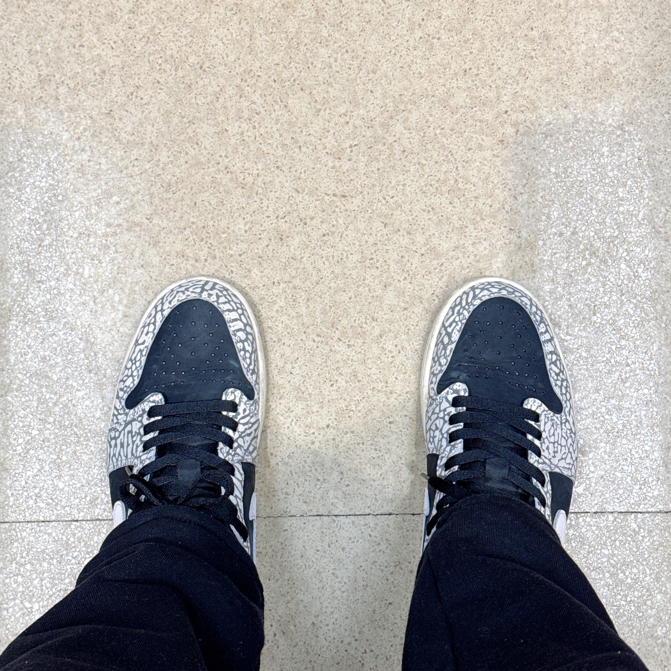 Jordan 1 Retro Low OG Black Cement 착용 스타일