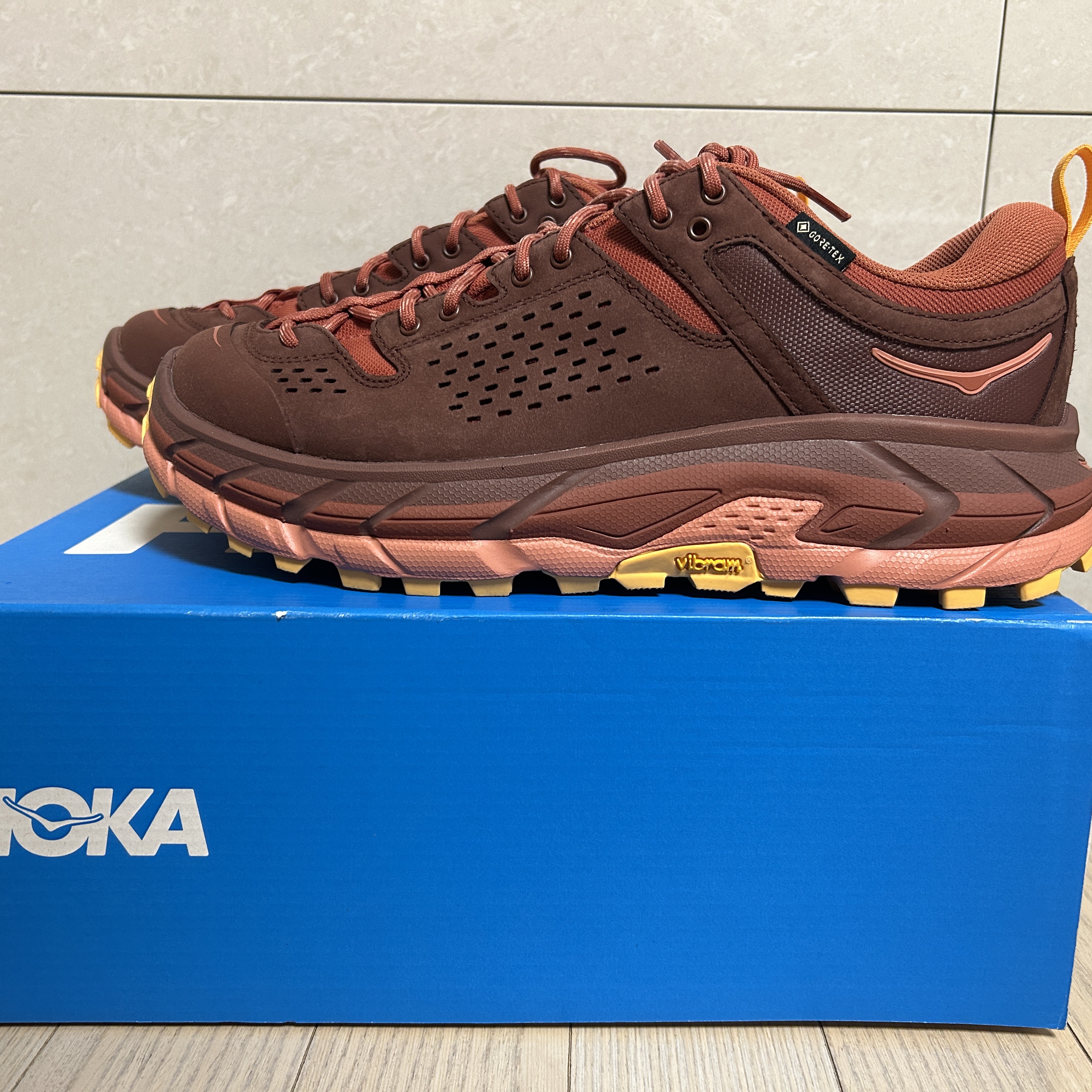 Hoka Tor Ultra Low Spice Hot Sauce 착용 스타일