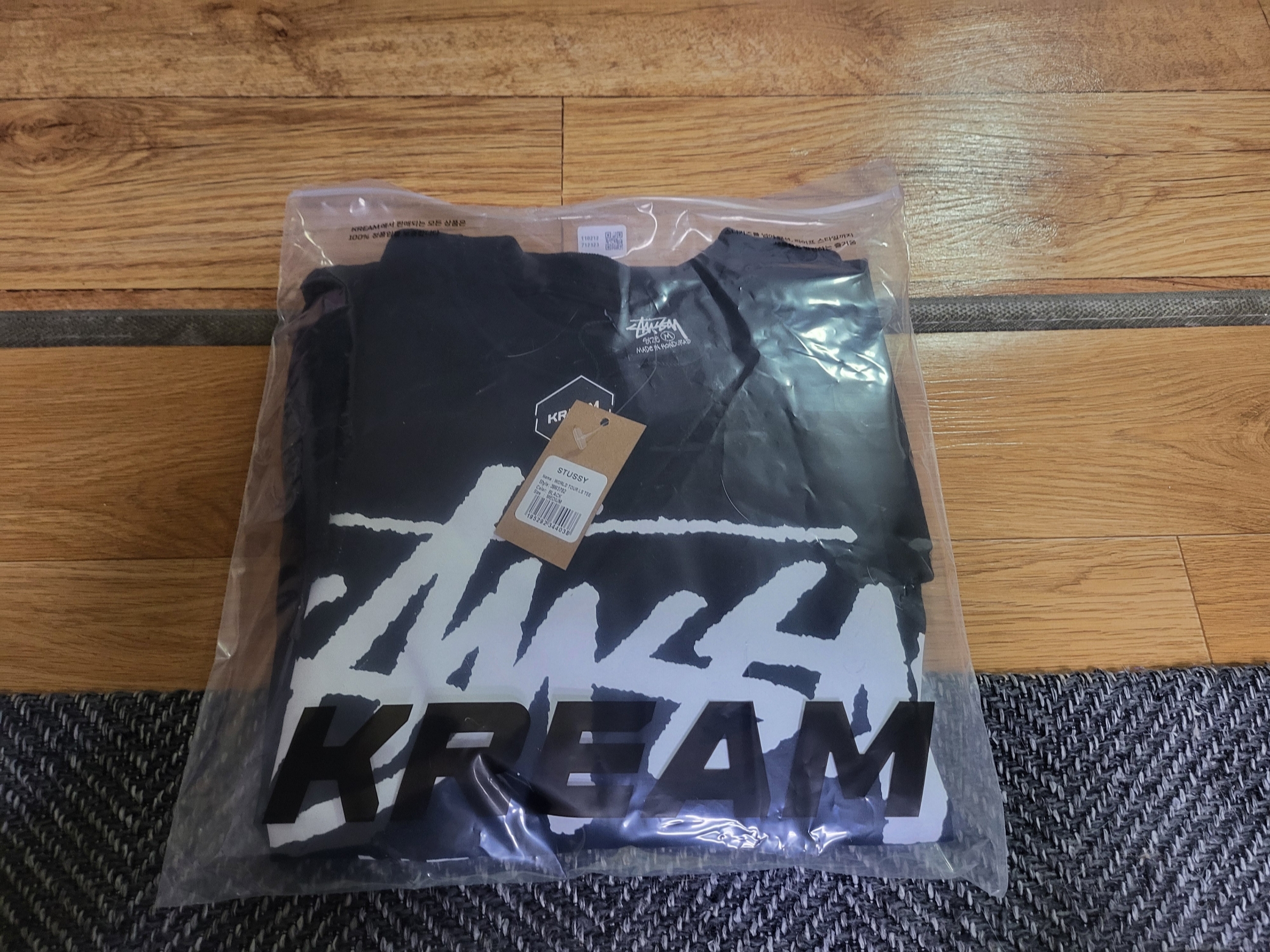 Stussy World Tour LS T-Shirt Black 2023 착용 스타일
