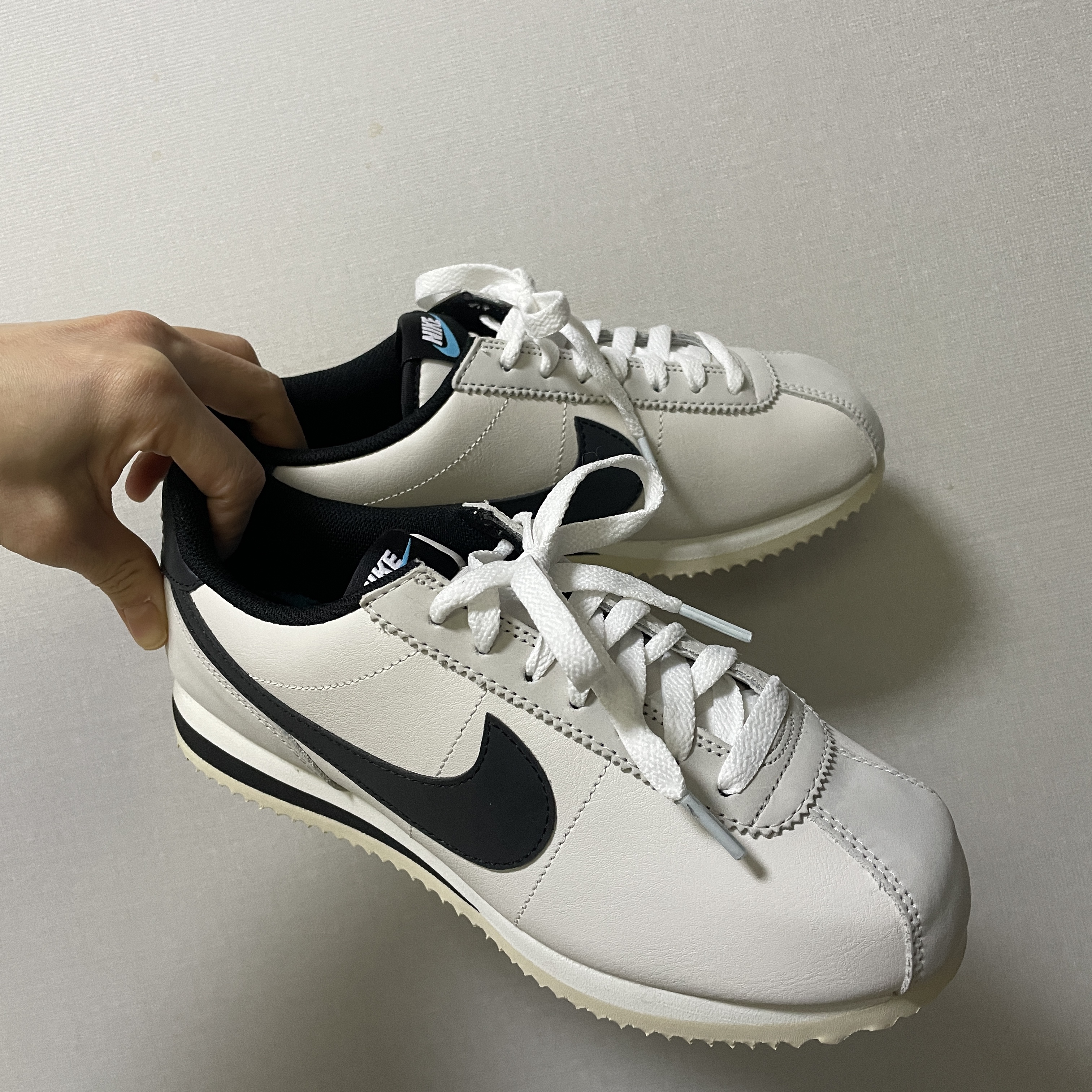 (W) Nike Cortez SE Supersonic Phantom Light Bone 착용 스타일 - 1