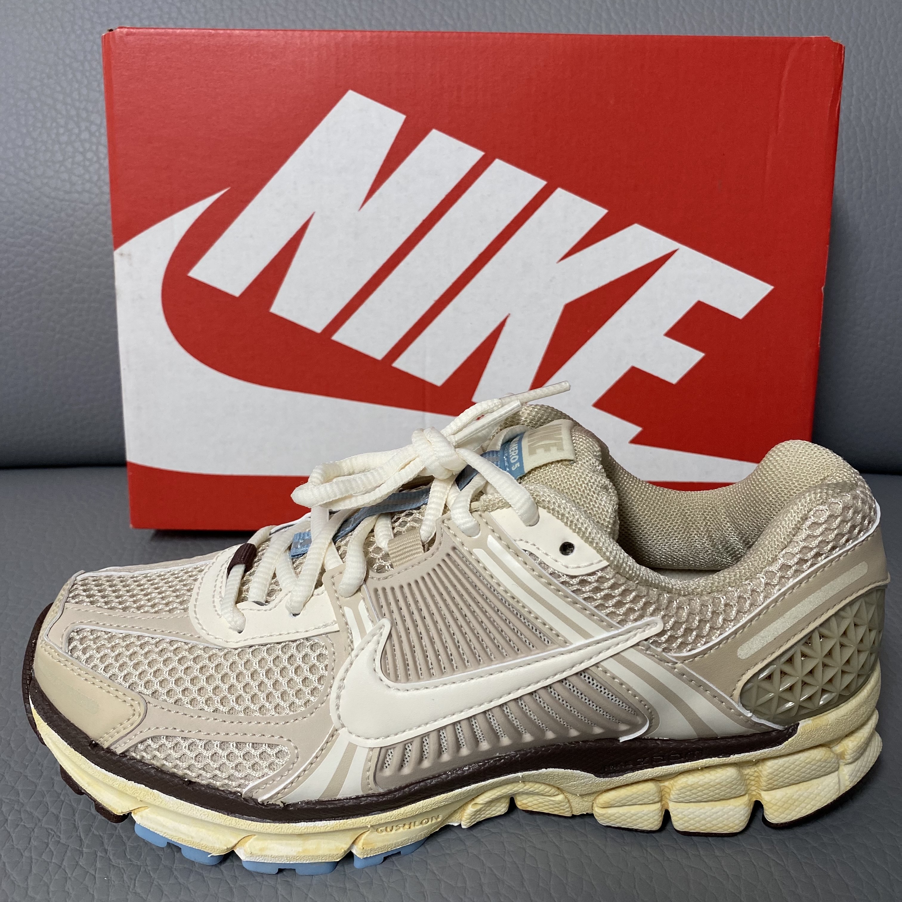 (W) Nike Zoom Vomero 5 Oatmeal 착용 스타일