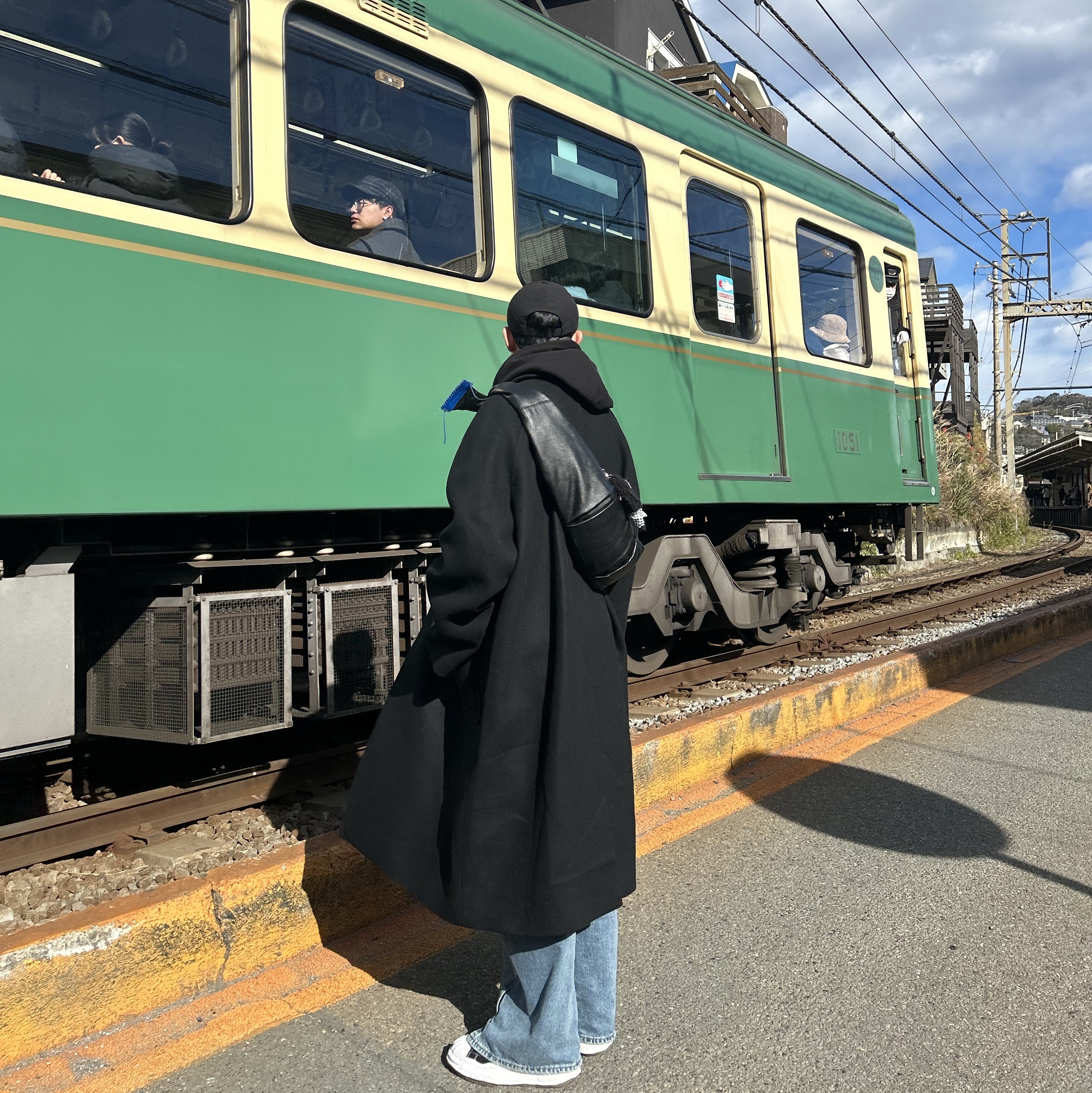 Undermycar Legion.02 Balmacaan Oversized Wool Coat Black, Undermycar Mu.09 Anti Fxxking Logo Play Oversized Hoodie Black 착용 스타일 - 3
