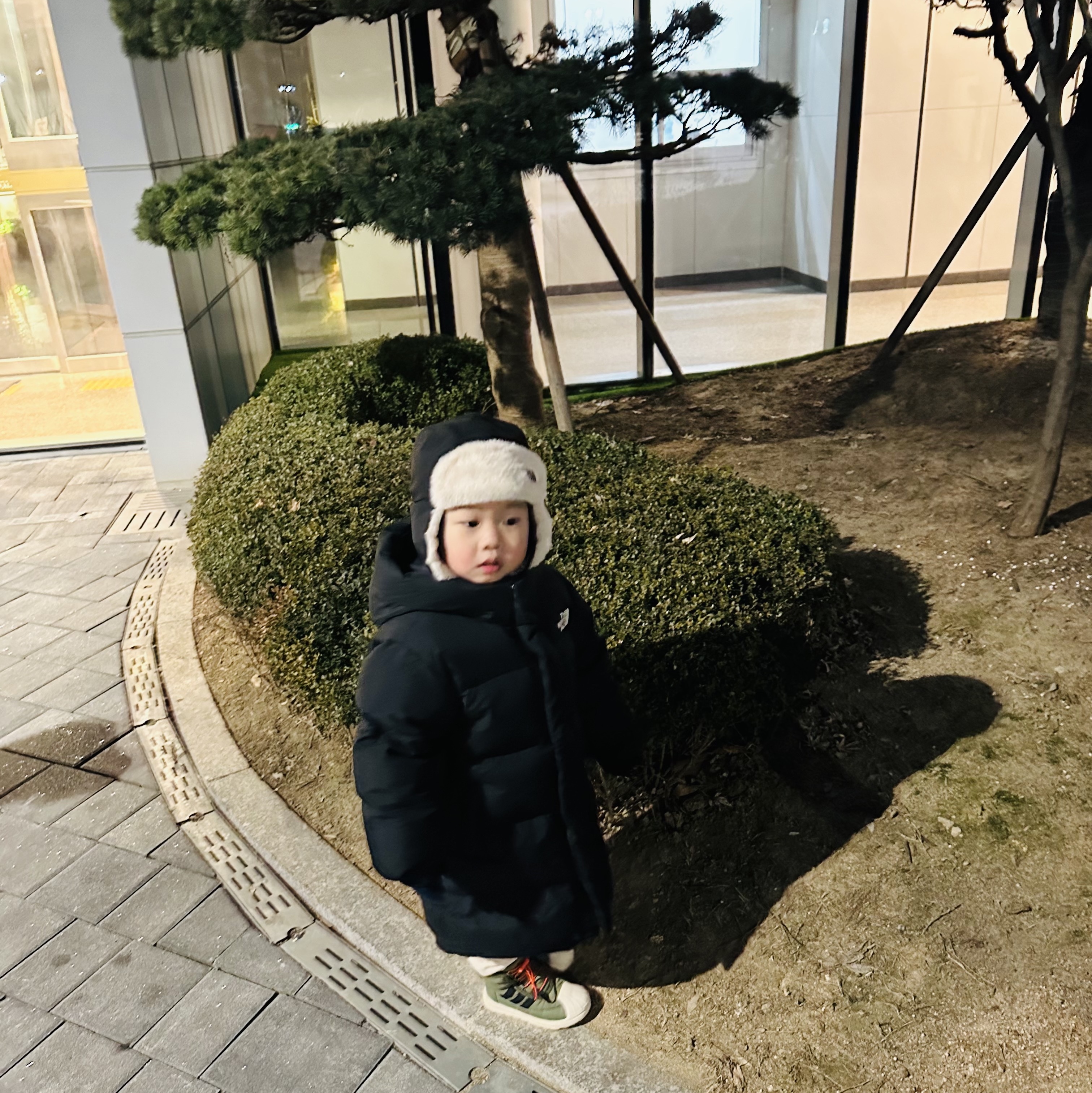 The North Face Expedition Earmuff Cap Navy 착용 스타일 - 2